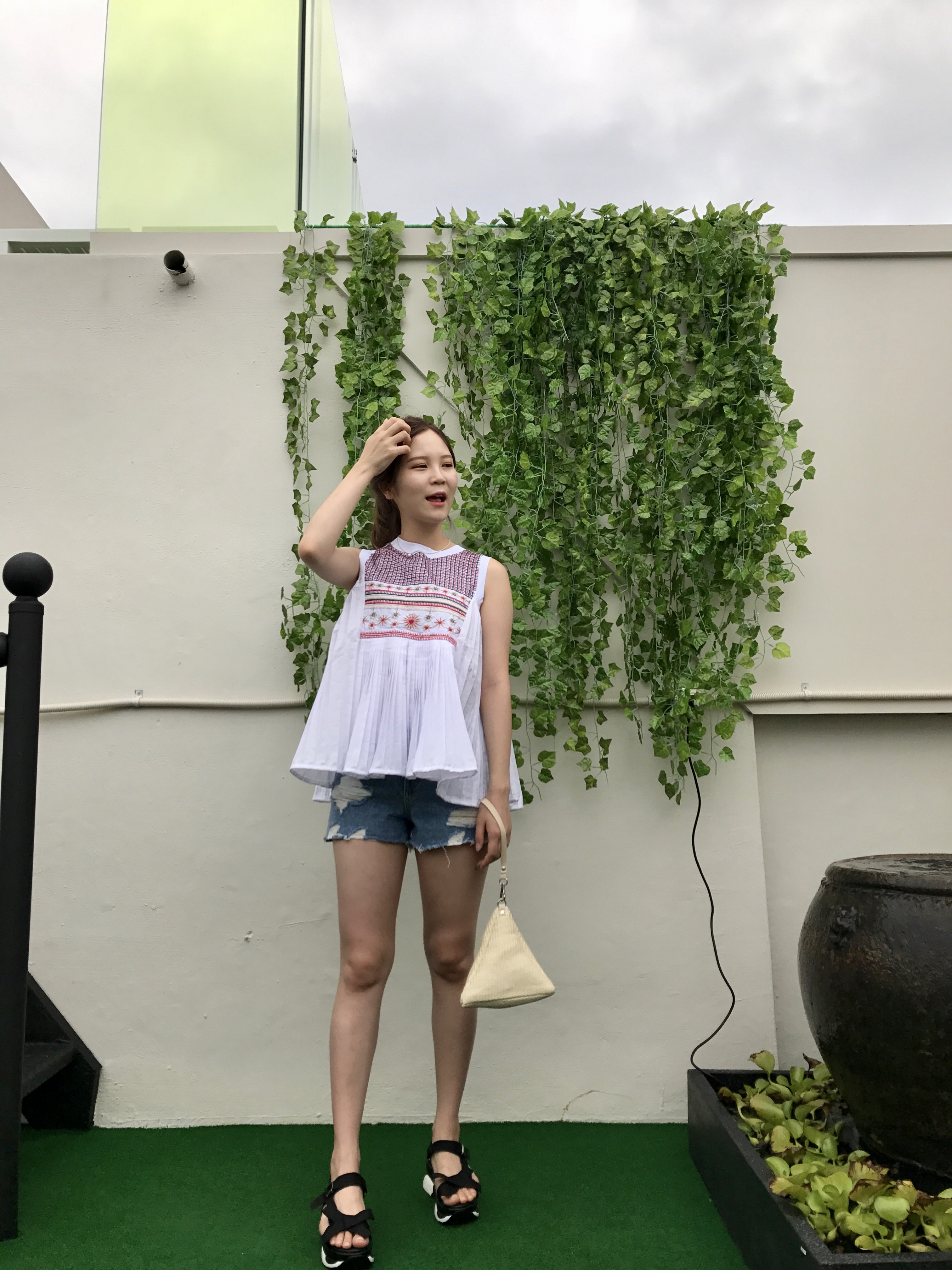 Embroidery Wrinkle Sleeveless Blouse Tee My Young