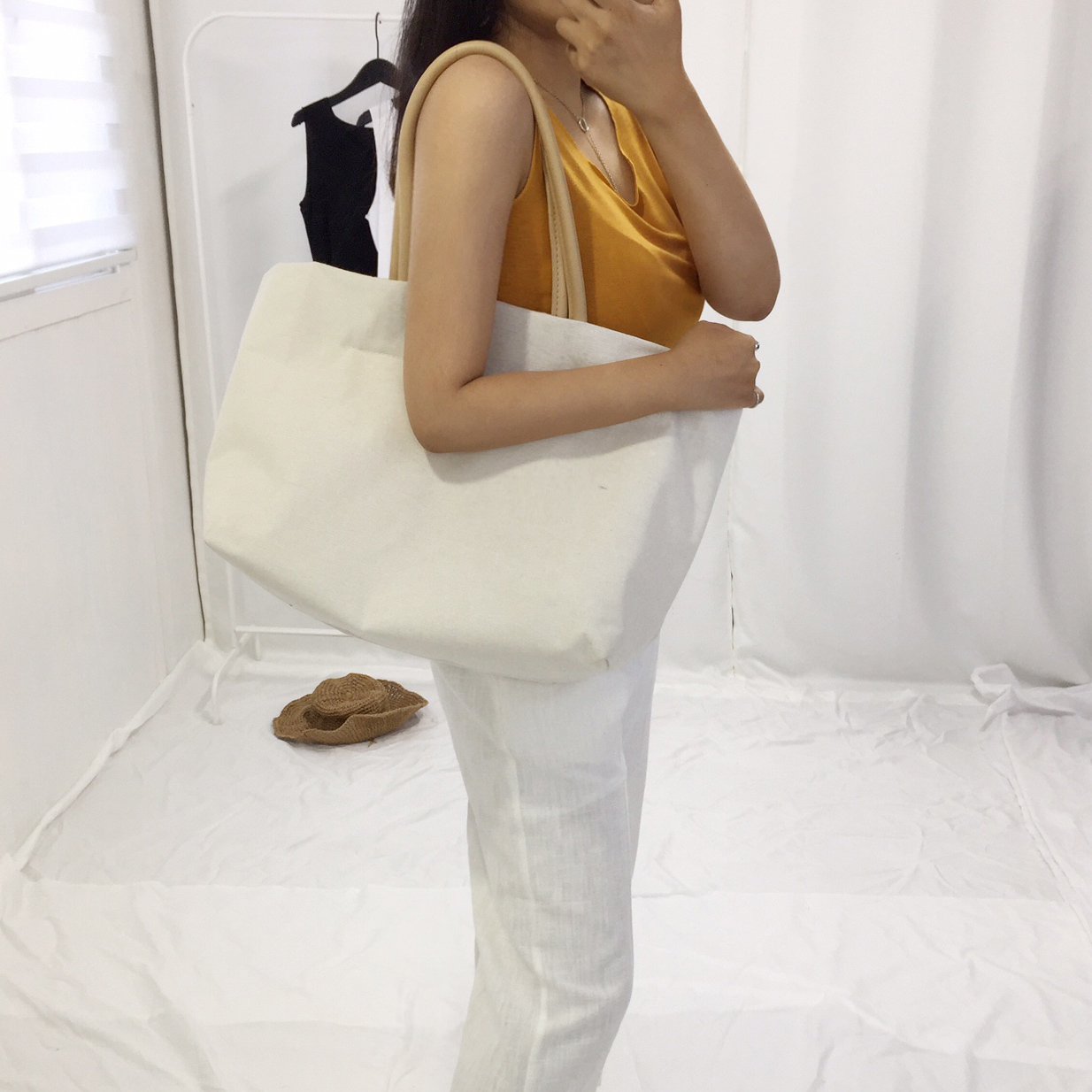 Eco-friendly bags in the 20s Women's day coordi