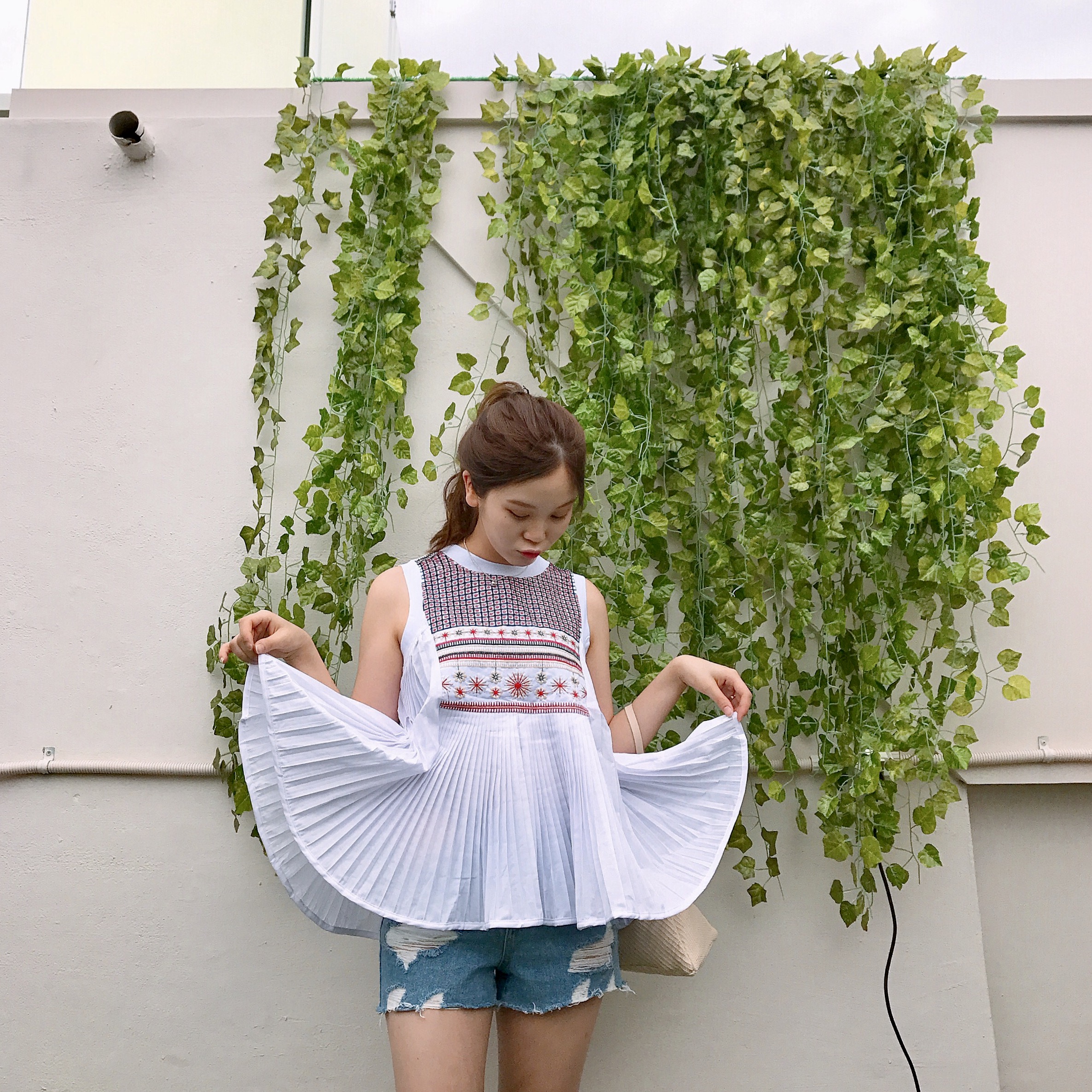 Embroidery Wrinkle Sleeveless Blouse Tee My Young