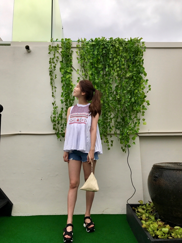 Embroidery Wrinkle Sleeveless Blouse Tee My Young