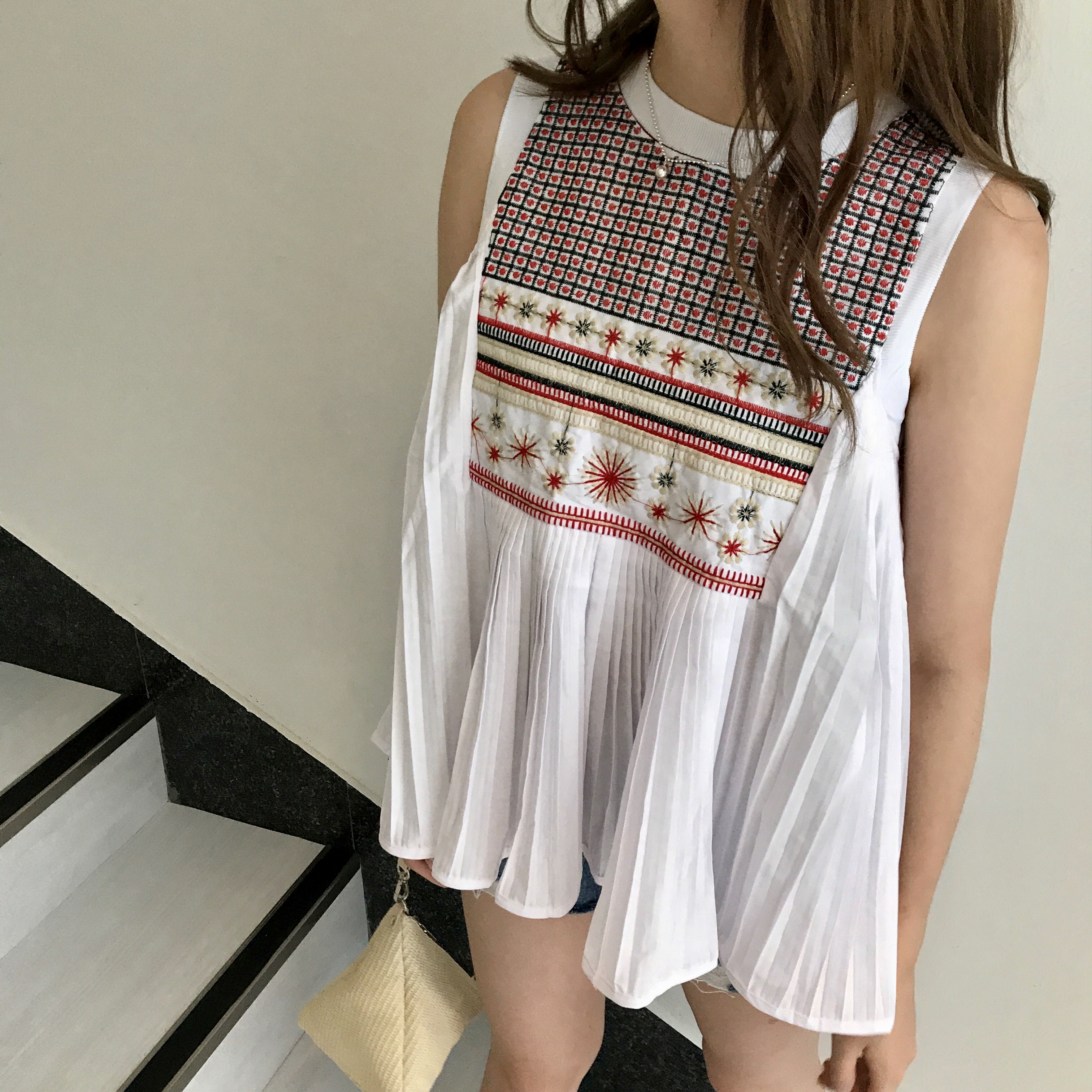 Embroidery Wrinkle Sleeveless Blouse Tee My Young