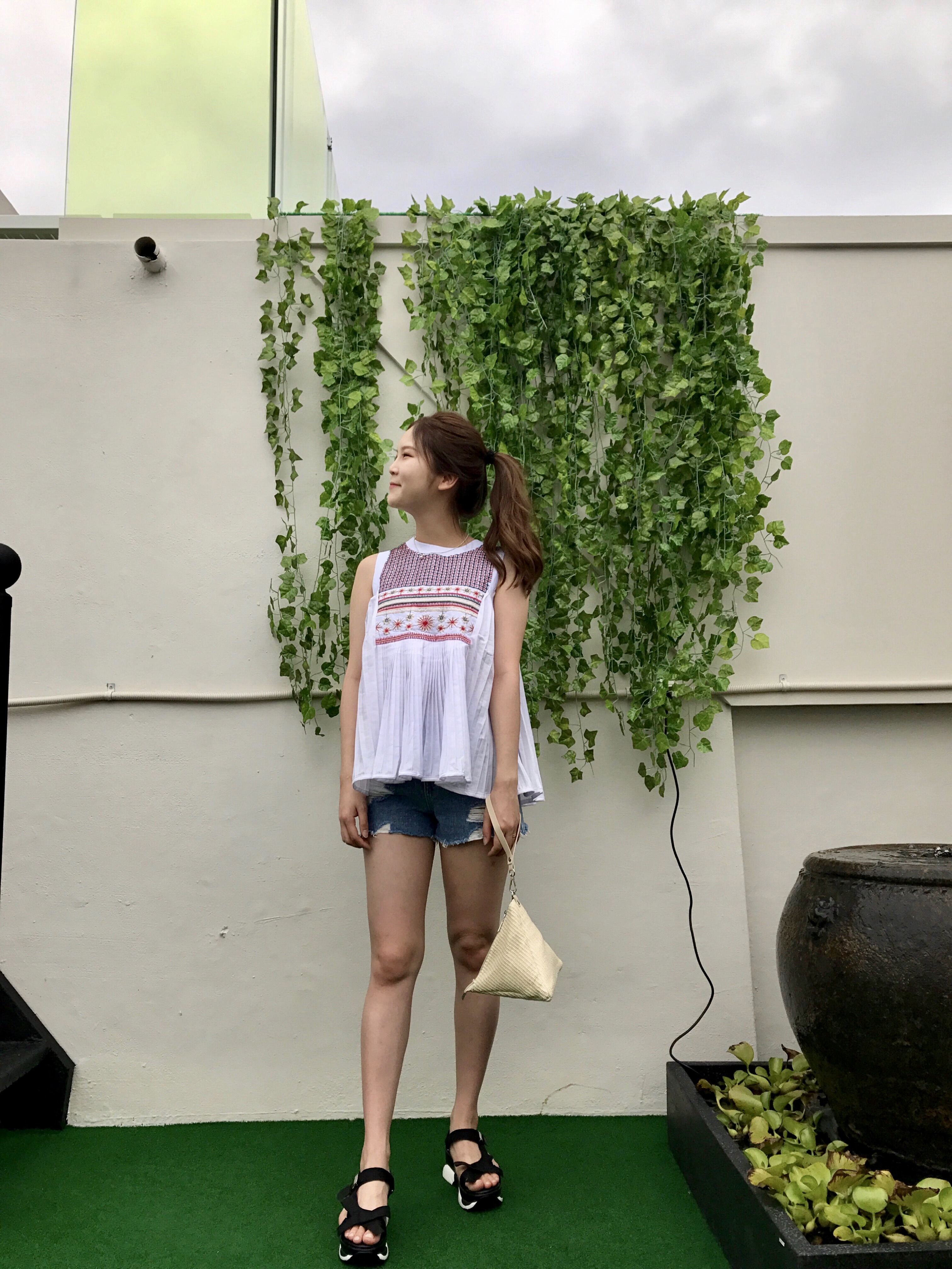 Embroidery Wrinkle Sleeveless Blouse Tee My Young