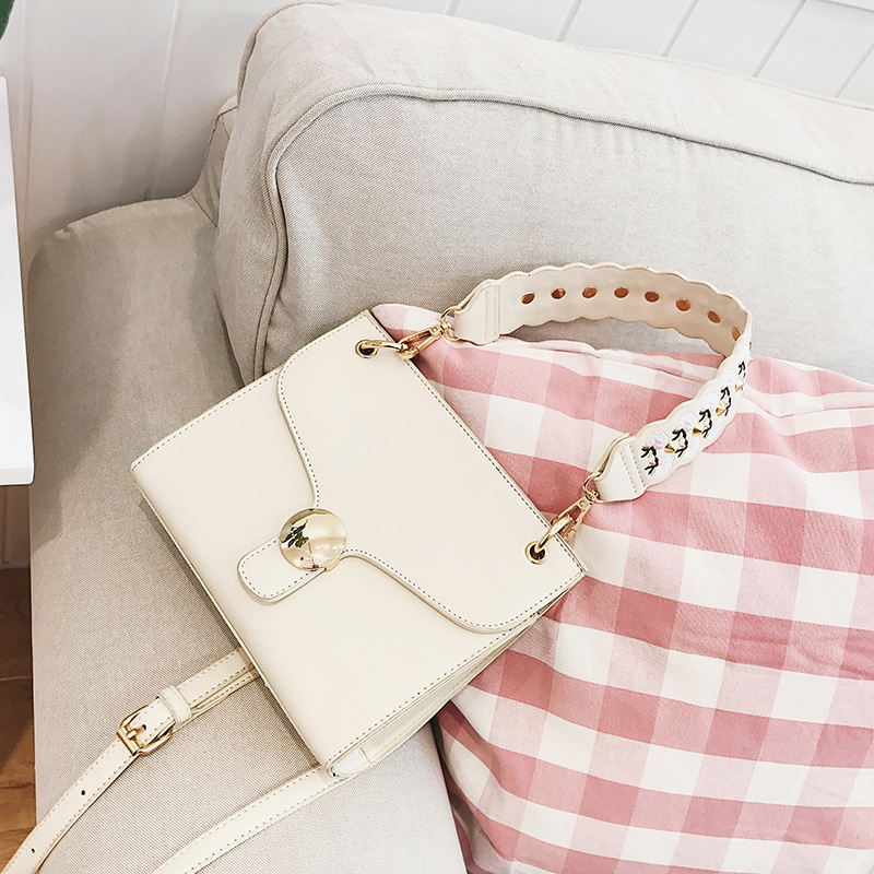 New Mini embroidered square bag Beautiful bag Cros