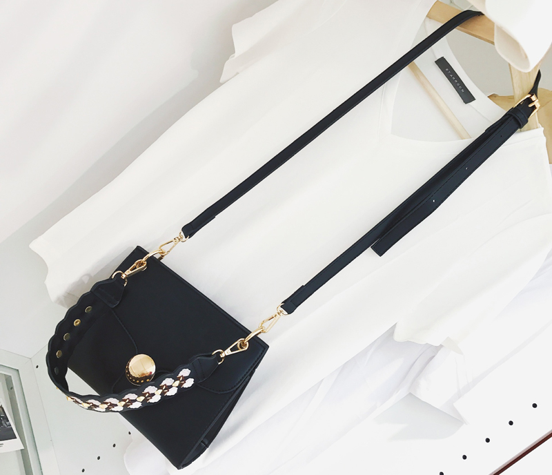 New Mini embroidered square bag Beautiful bag Cros