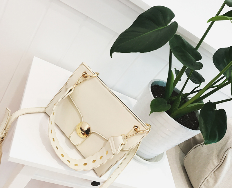 New Mini embroidered square bag Beautiful bag Cros