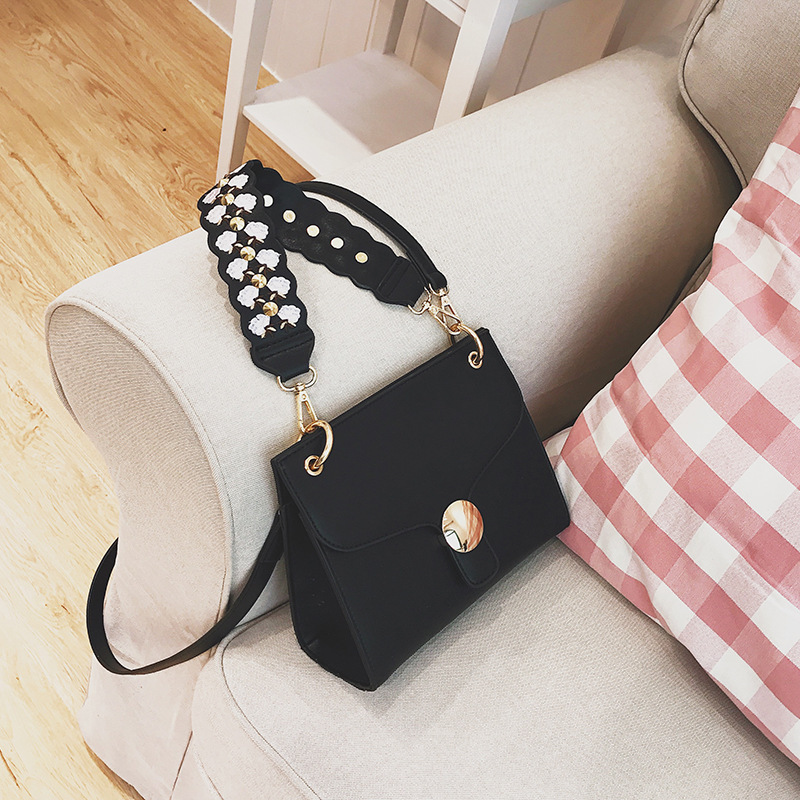 New Mini embroidered square bag Beautiful bag Cros