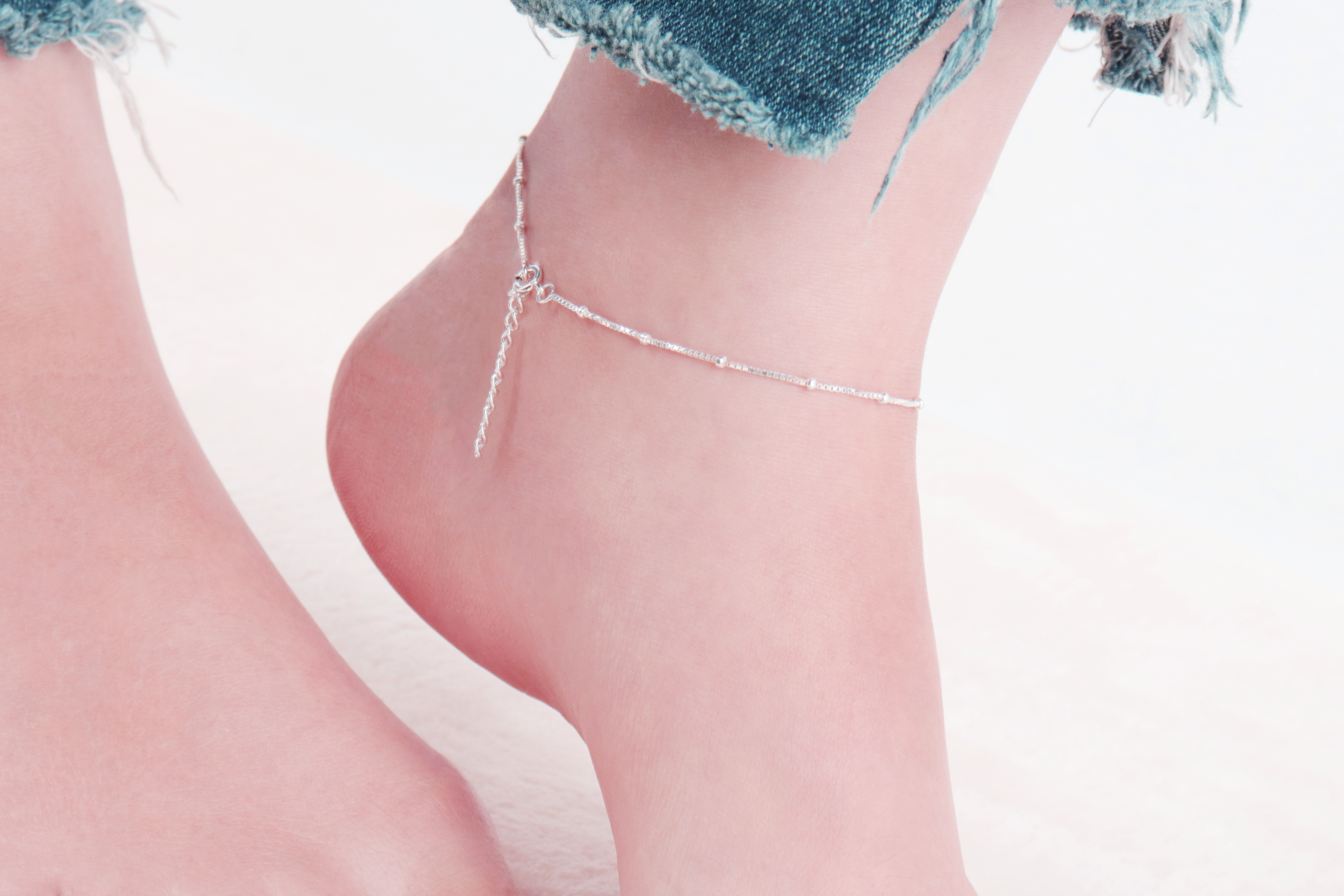 New silver chain bracelet dot line One of the item