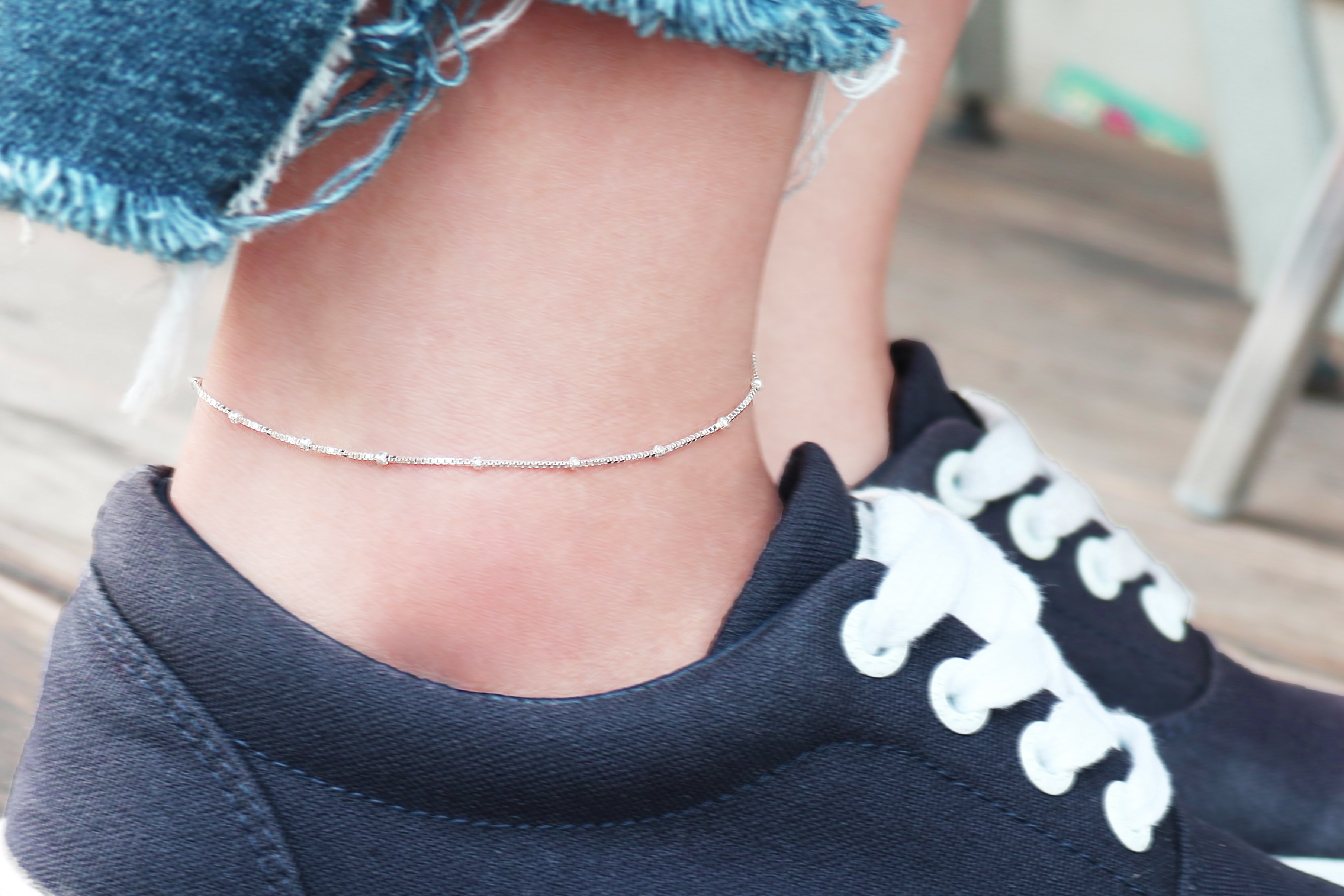 New silver chain bracelet dot line One of the item