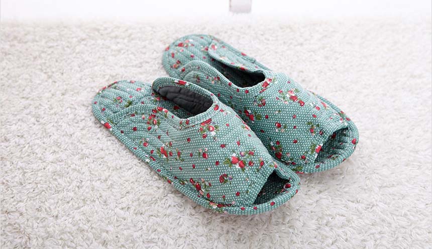 NEW HOME BATHROOM SLIPPERS Indoor Living Room