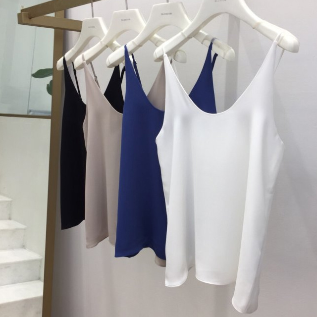 Blossom Irouto Nishi Autumn Twenties Woman Busting