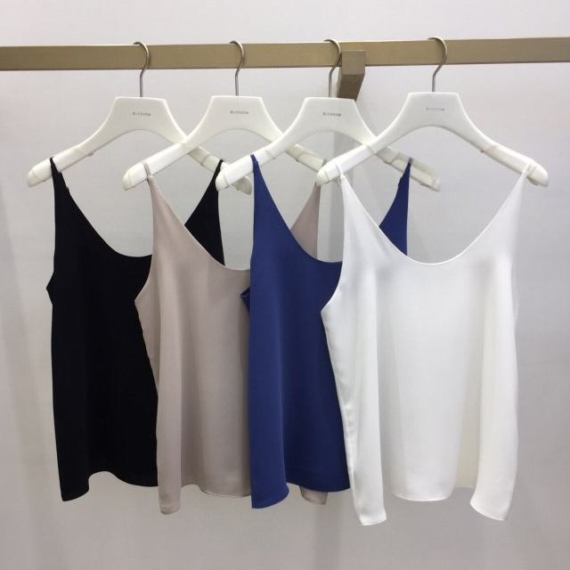 Blossom Irouto Nishi Autumn Twenties Woman Busting