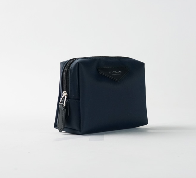 NEW TRAVEL STORAGE ORGANISER When traveling or eve
