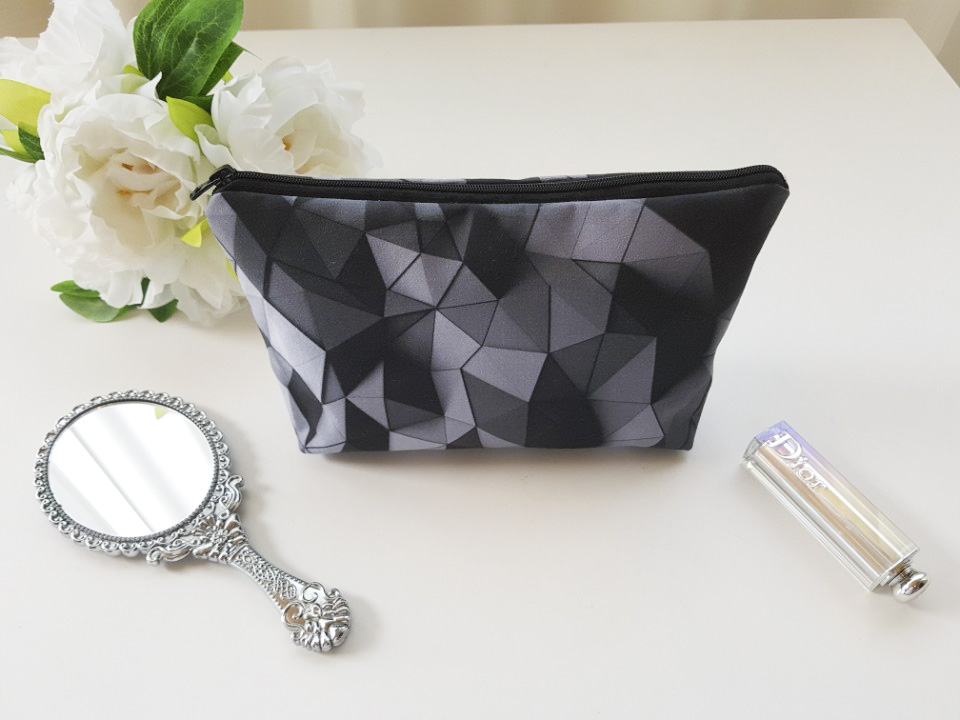 New Cosmetic Pouch 18 lips printing bag case 20 wo