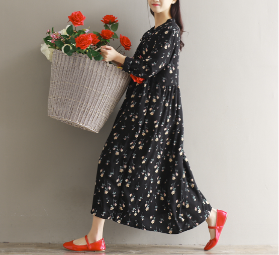 New Women Dress With a goblet of flowers and a nec