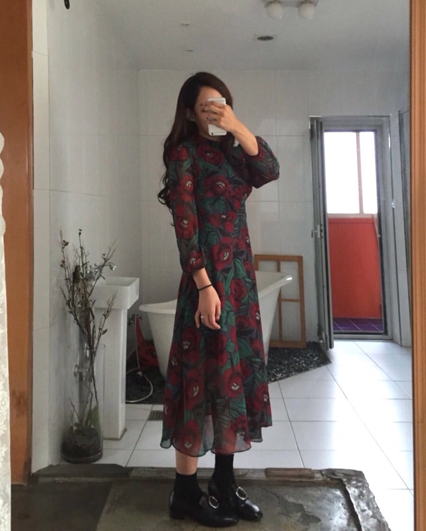 Chiffon dress burgundy chrysanthemum pattern china