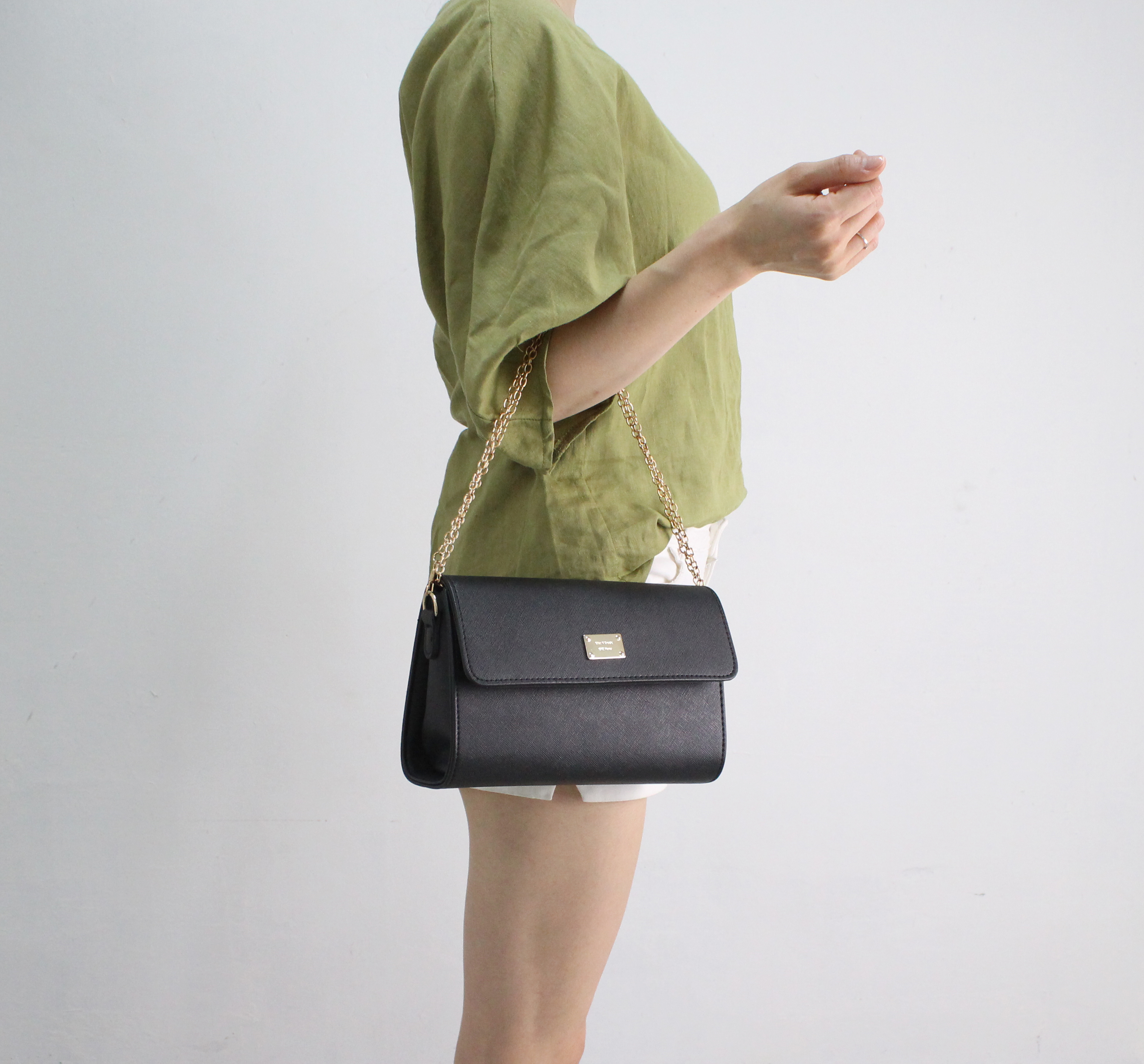 New Mini Cross Back Sophia Women in their 20s I wa