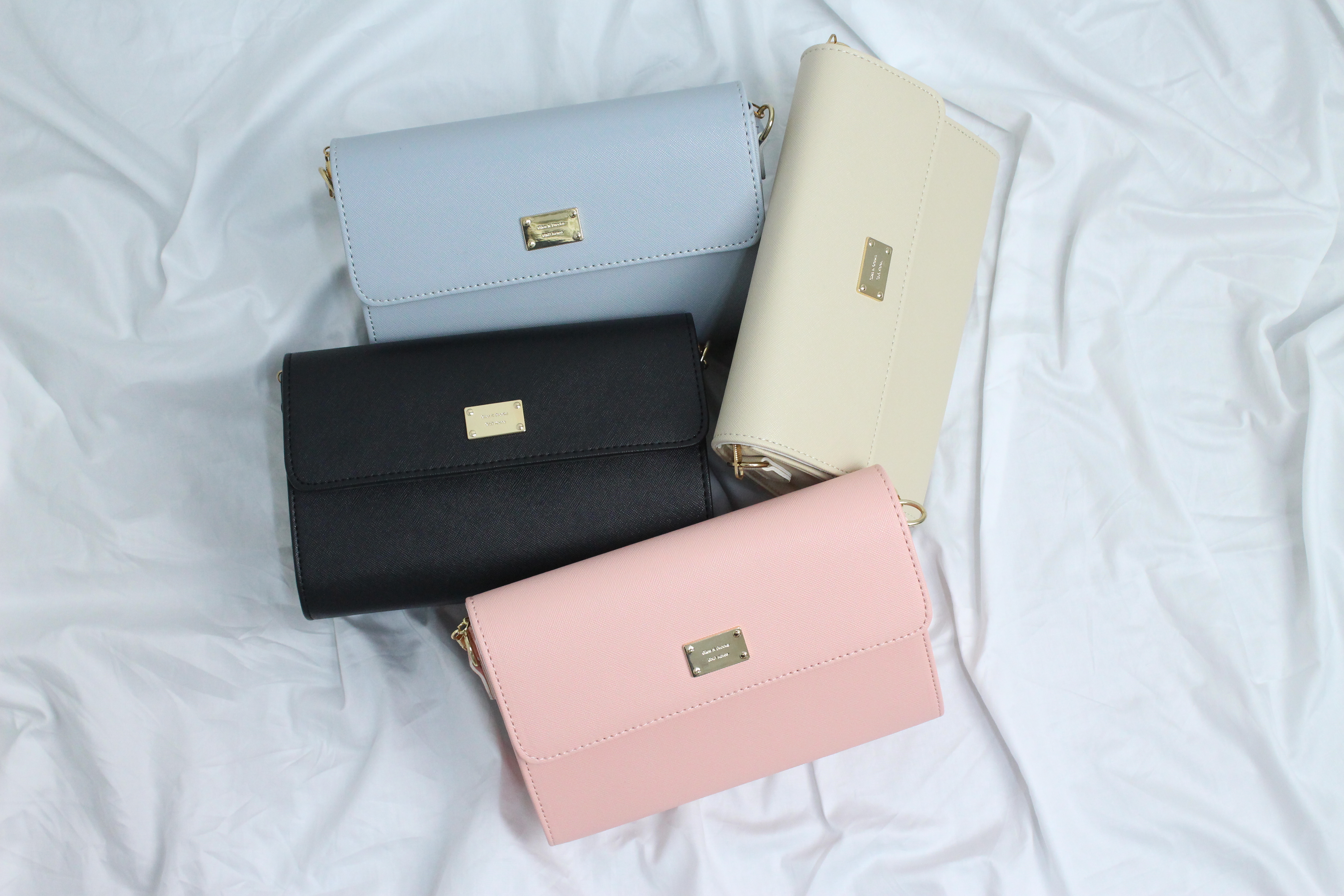 New Mini Cross Back Sophia Women in their 20s I wa