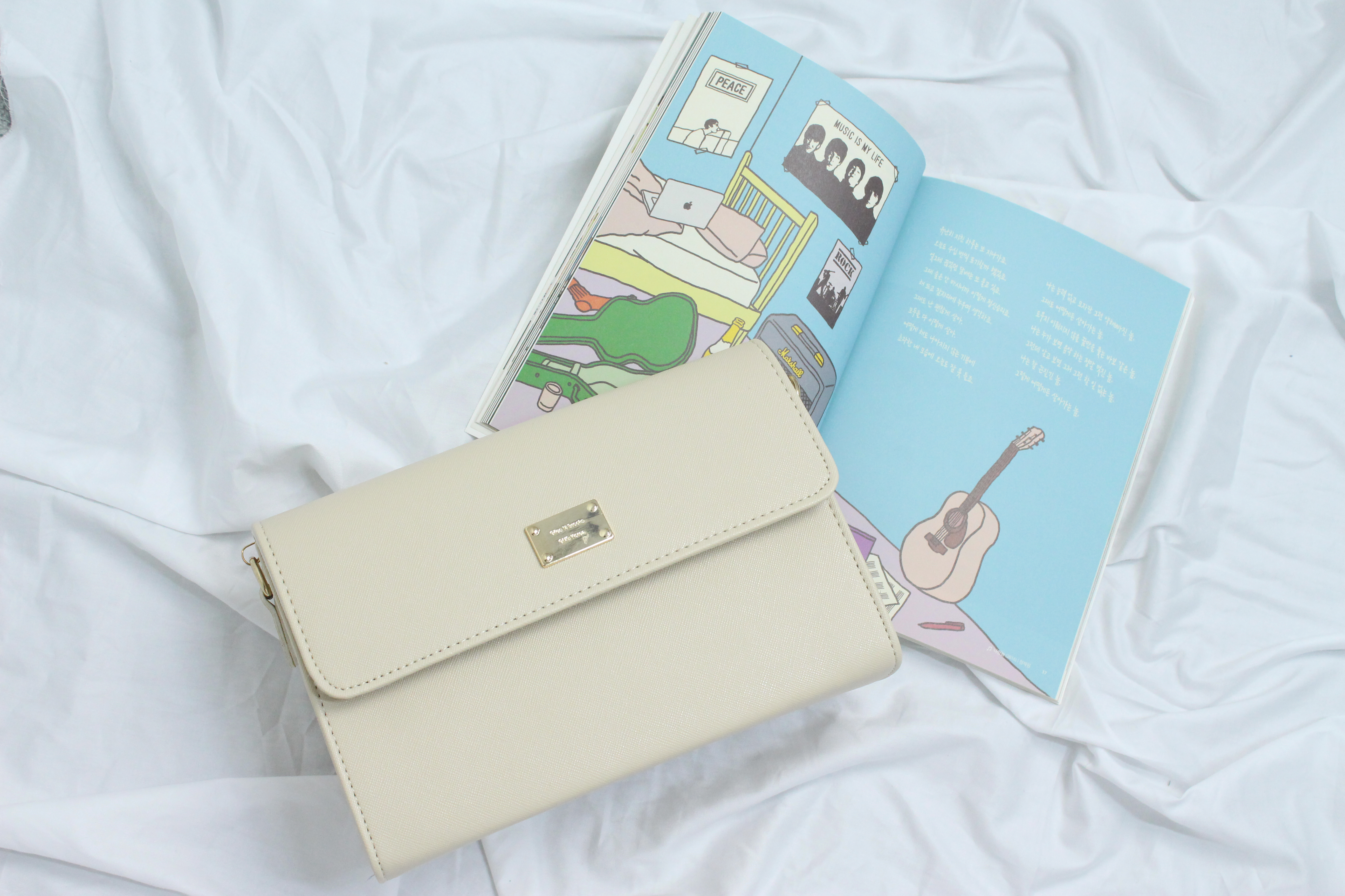 New Mini Cross Back Sophia Women in their 20s I wa