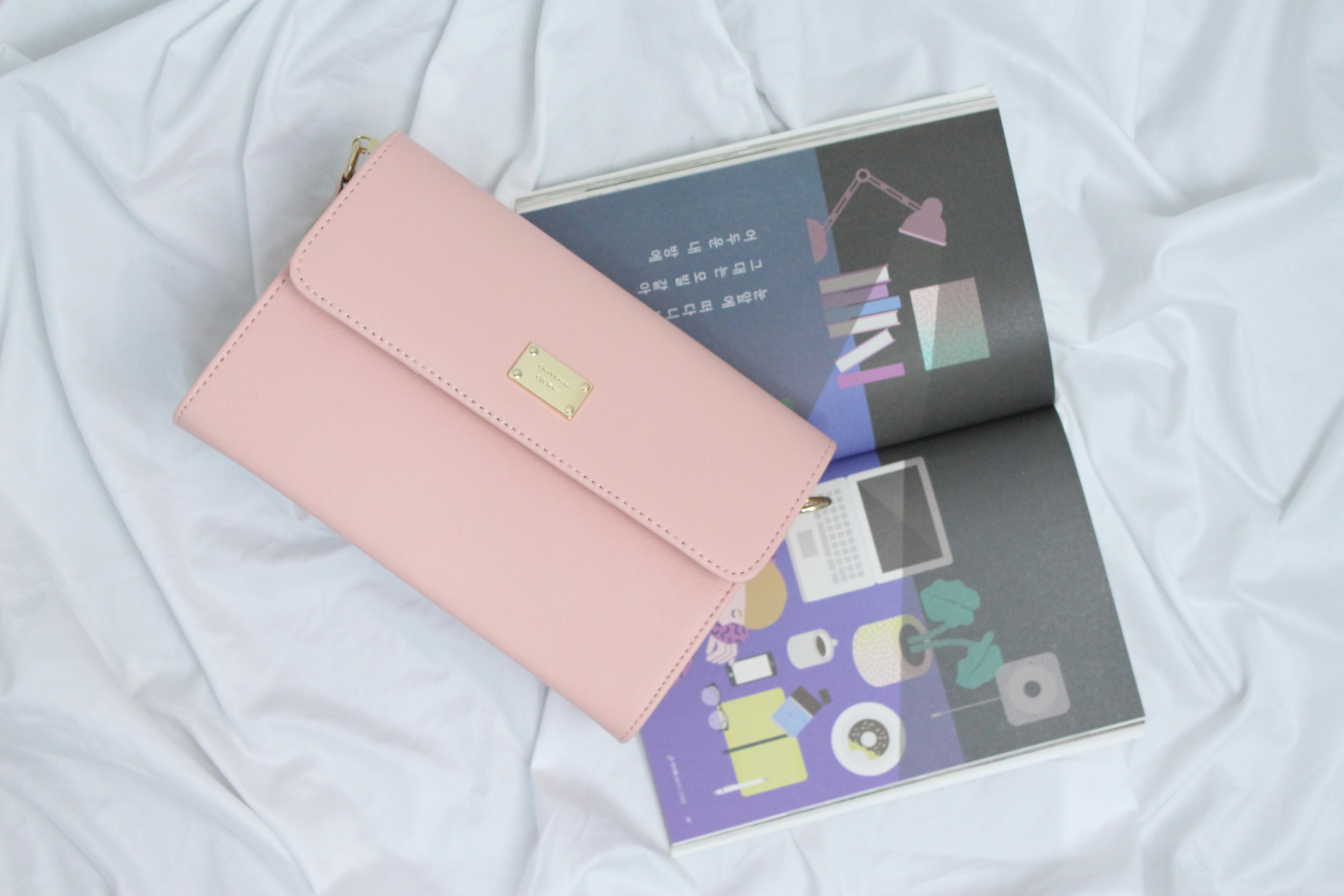 New Mini Cross Back Sophia Women in their 20s I wa