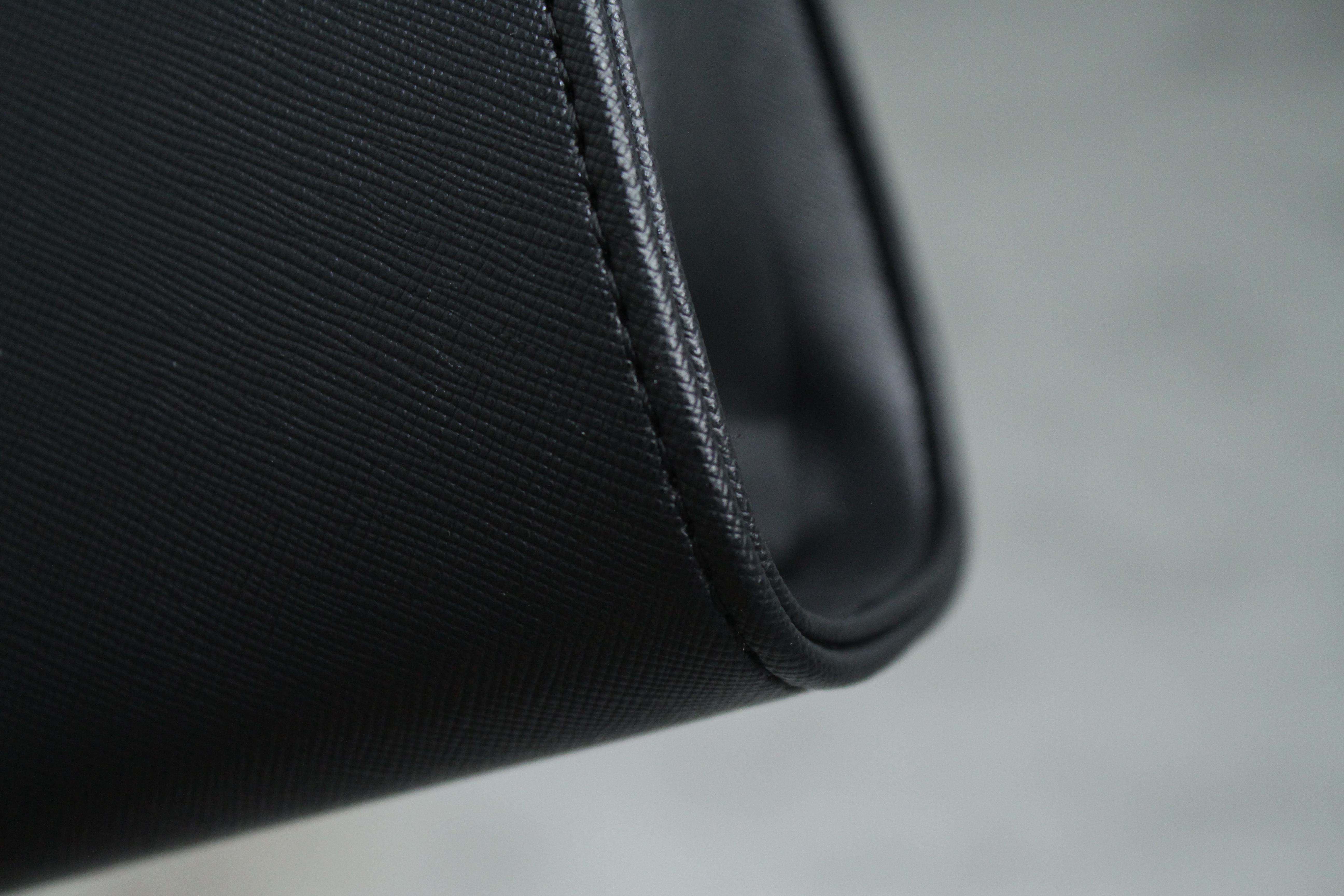 New Mini Cross Back Sophia Women in their 20s I wa