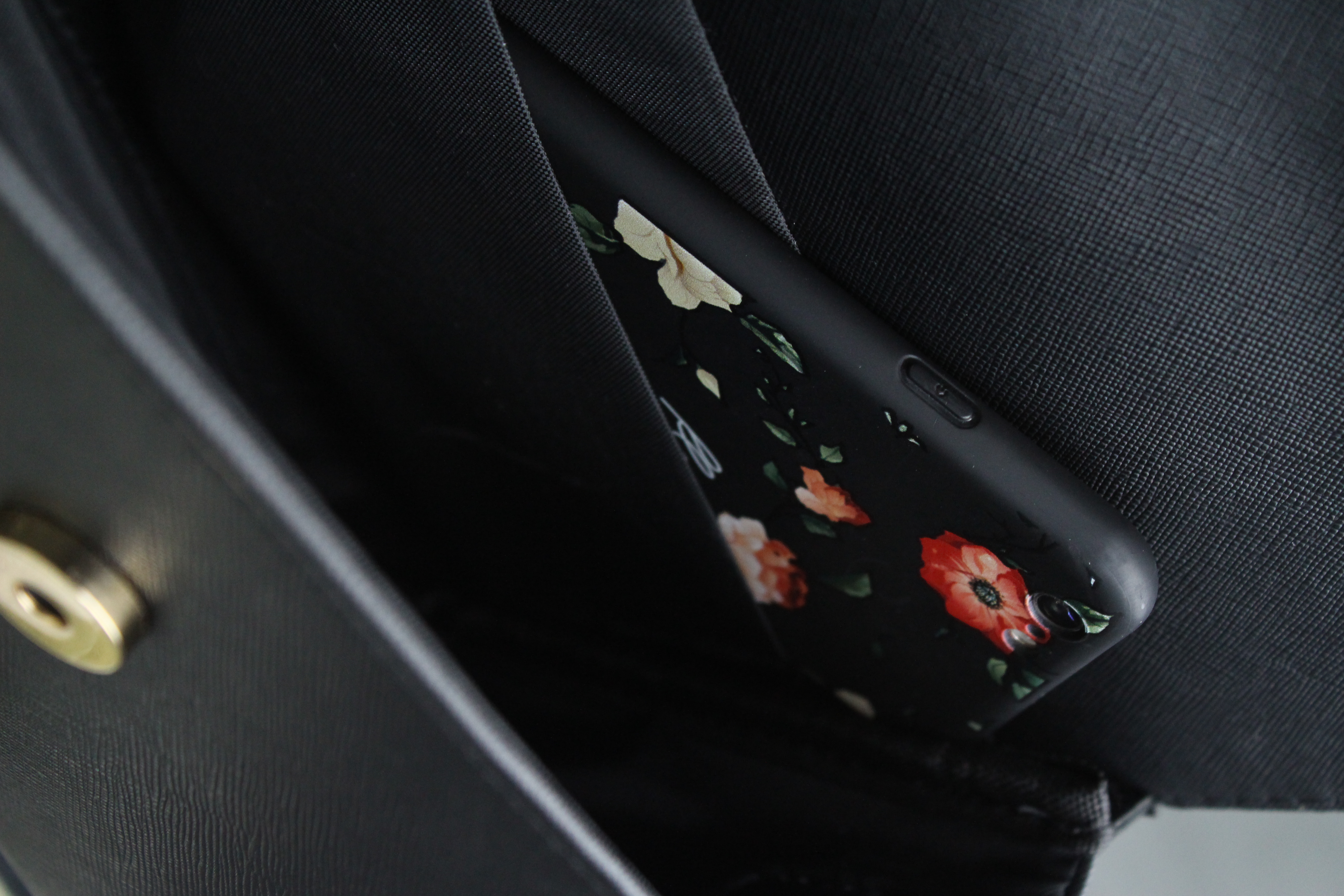 New Mini Cross Back Sophia Women in their 20s I wa