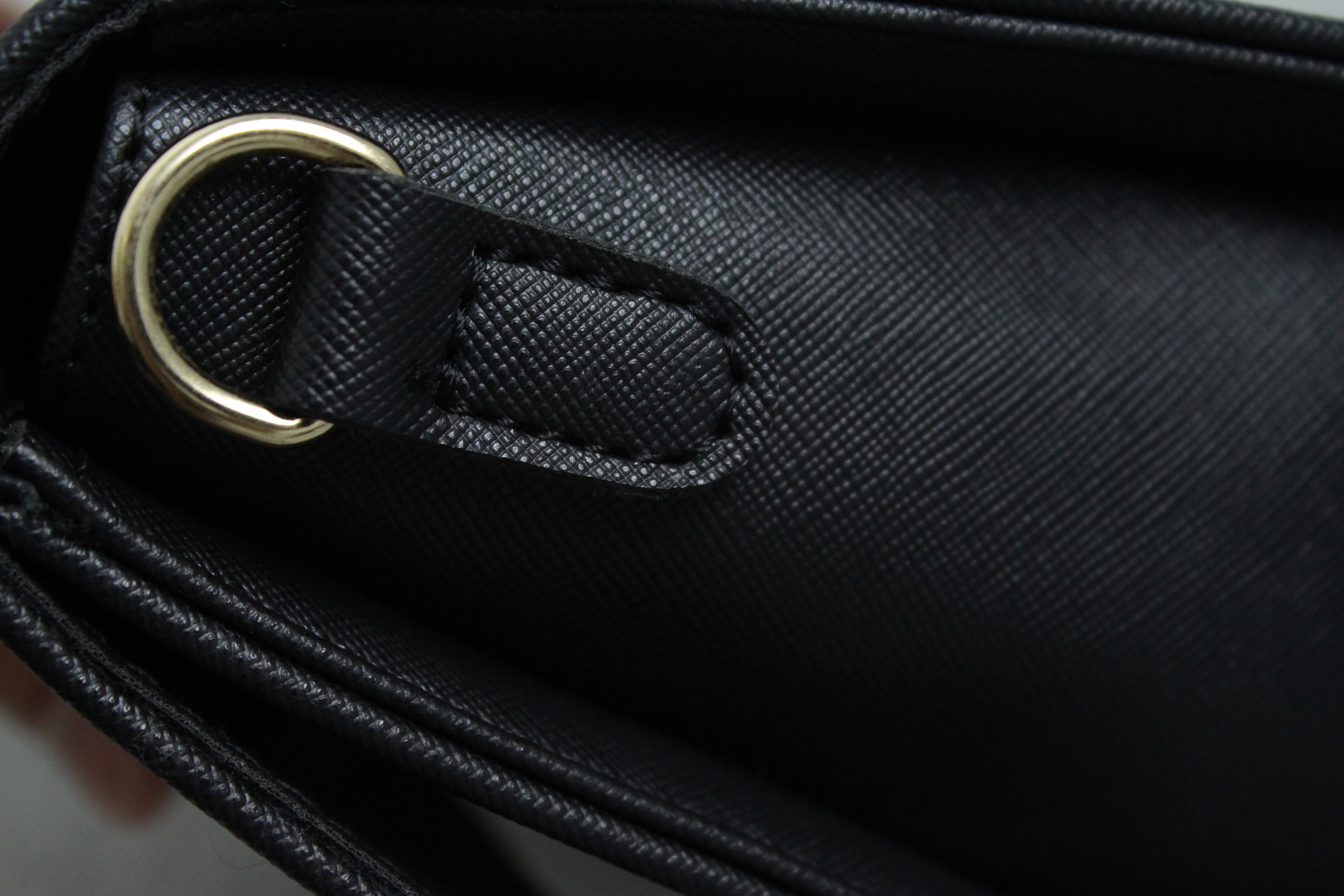 New Mini Cross Back Sophia Women in their 20s I wa