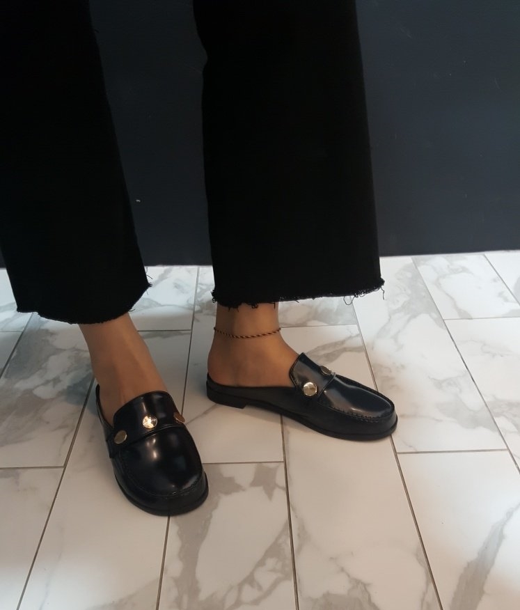 New Miyamiyu Round Nose Black Blouse Black Romanti