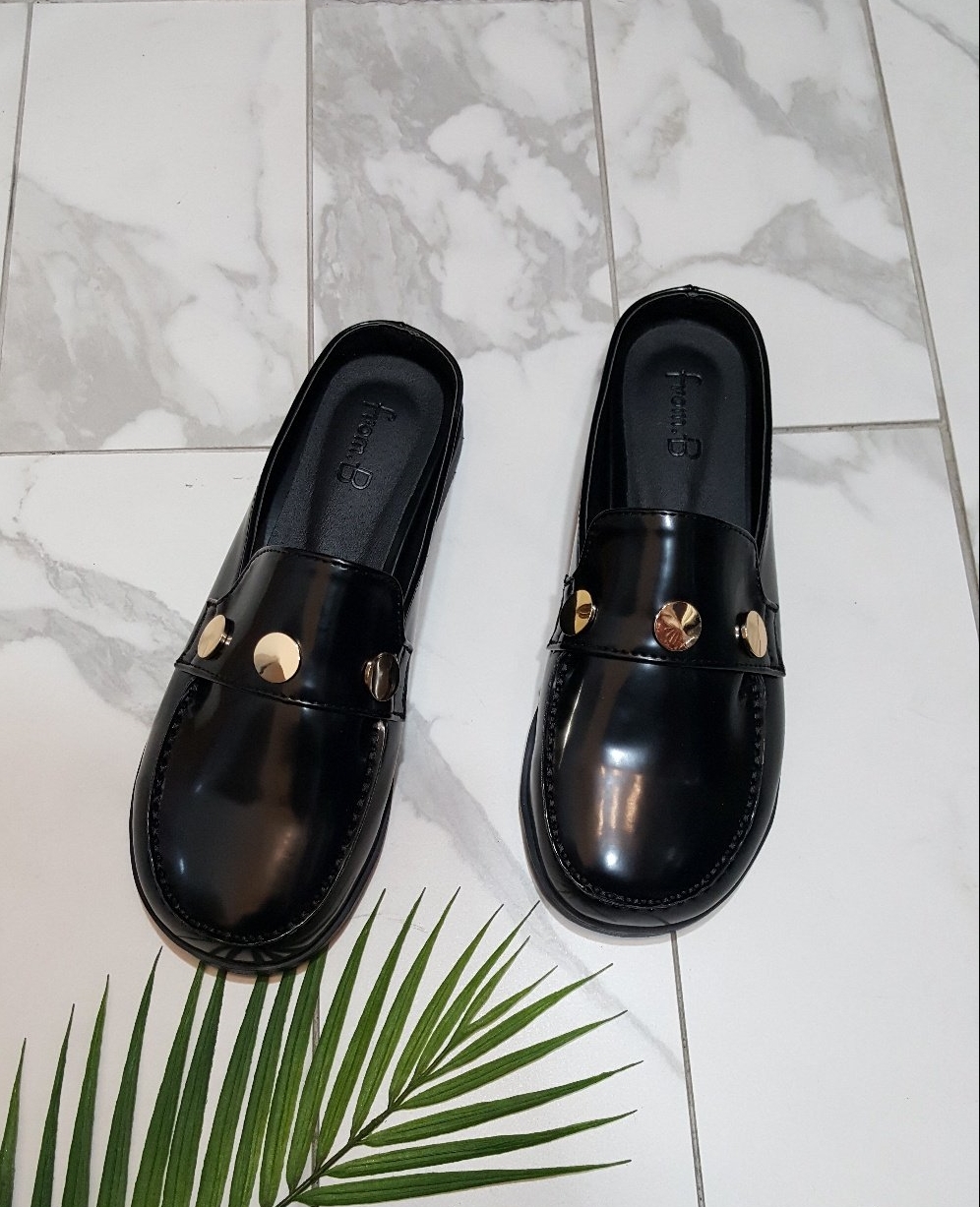 New Miyamiyu Round Nose Black Blouse Black Romanti