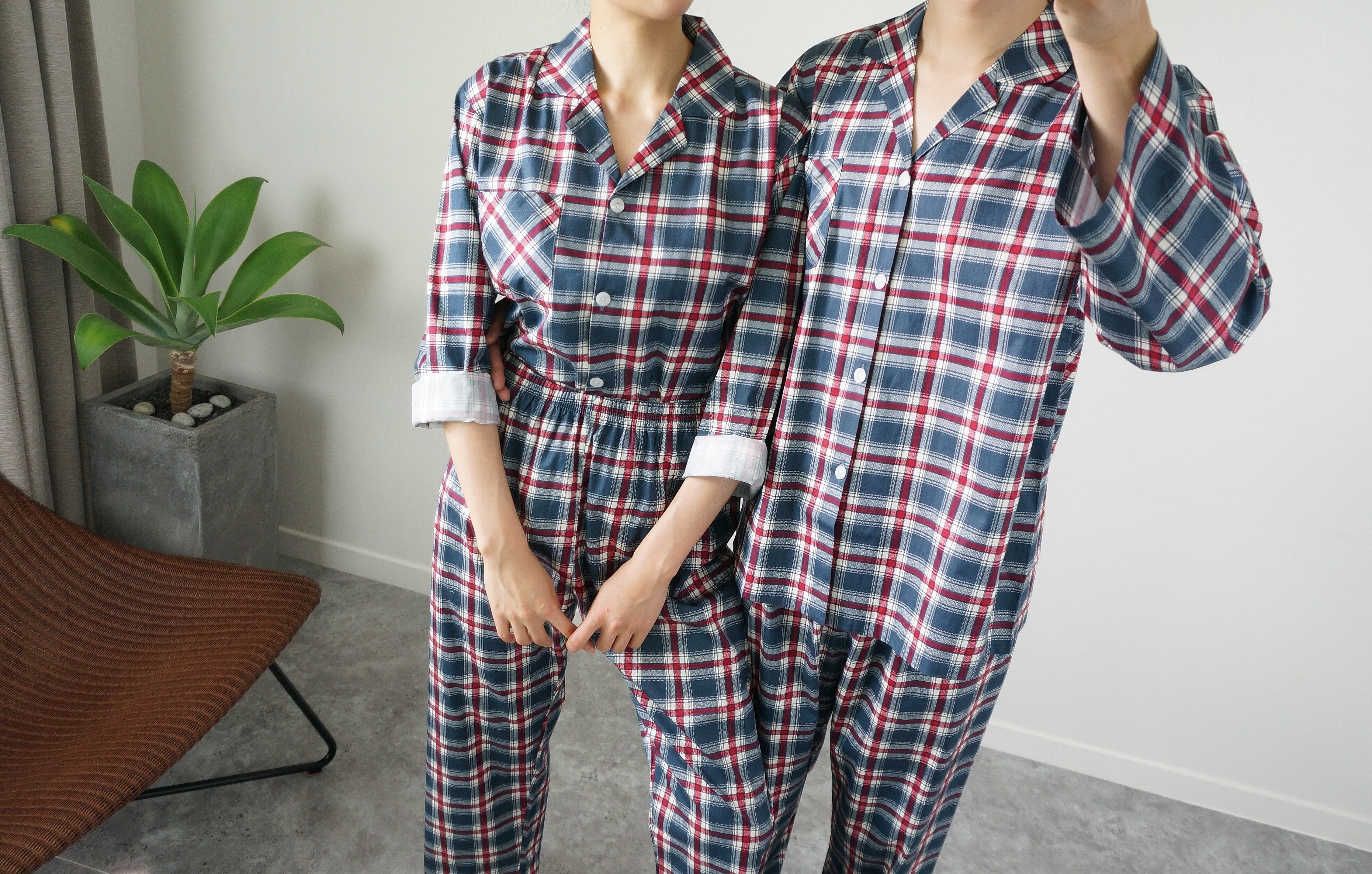 New Luxurious Couple Long Sleeved Check Pajamas Pa
