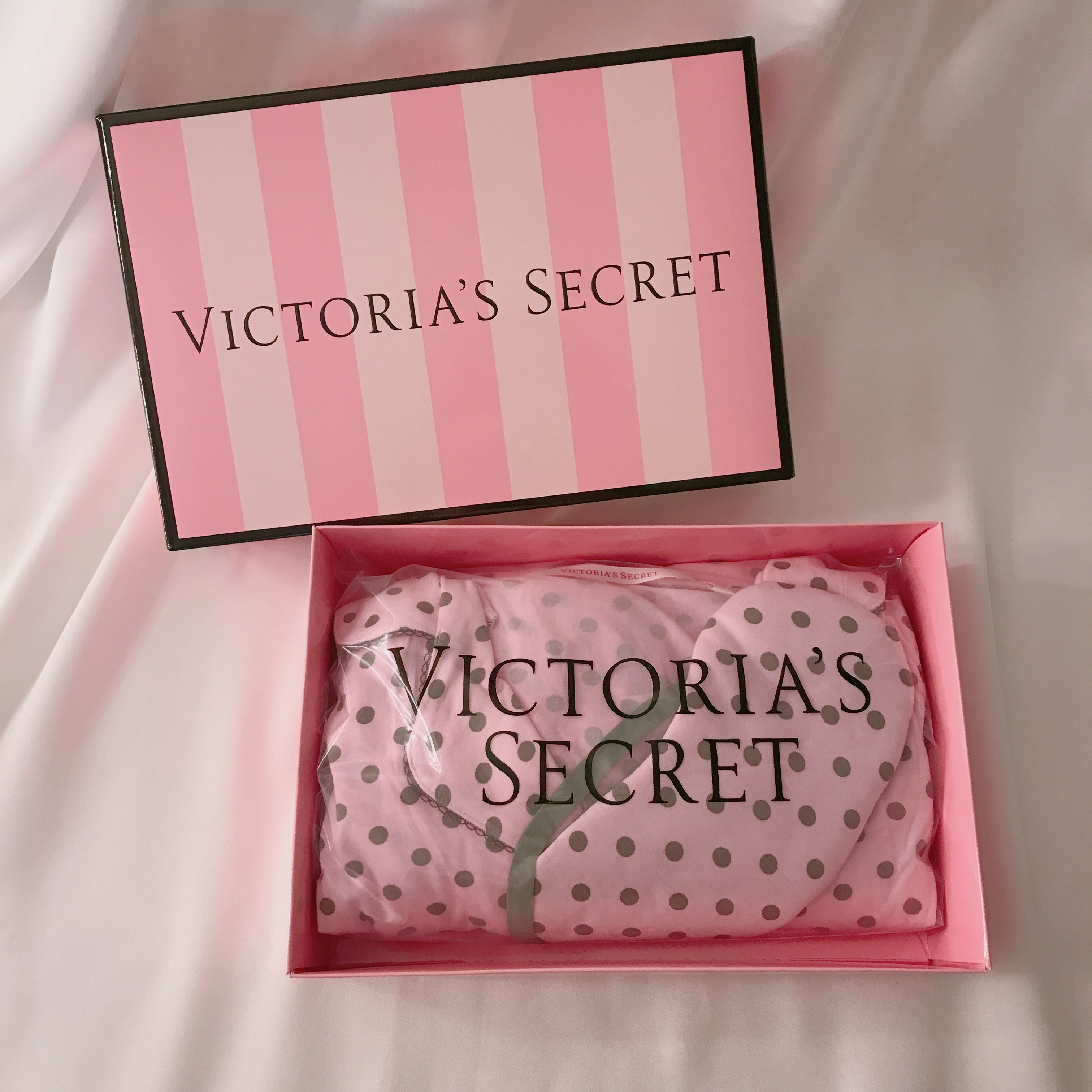 New imported genuine Victoria secret pajamas mixed