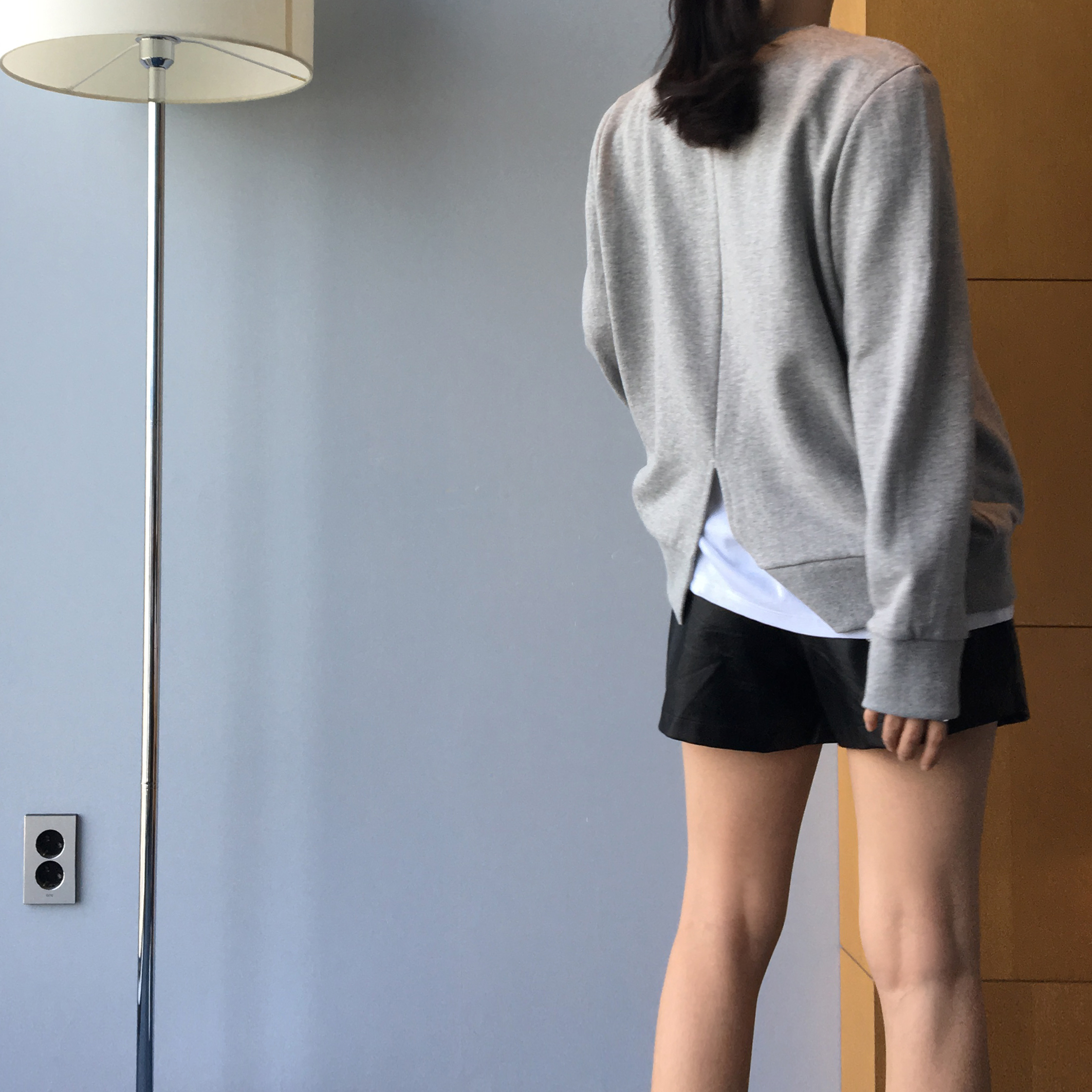 Slit Man-to-man T-shirt