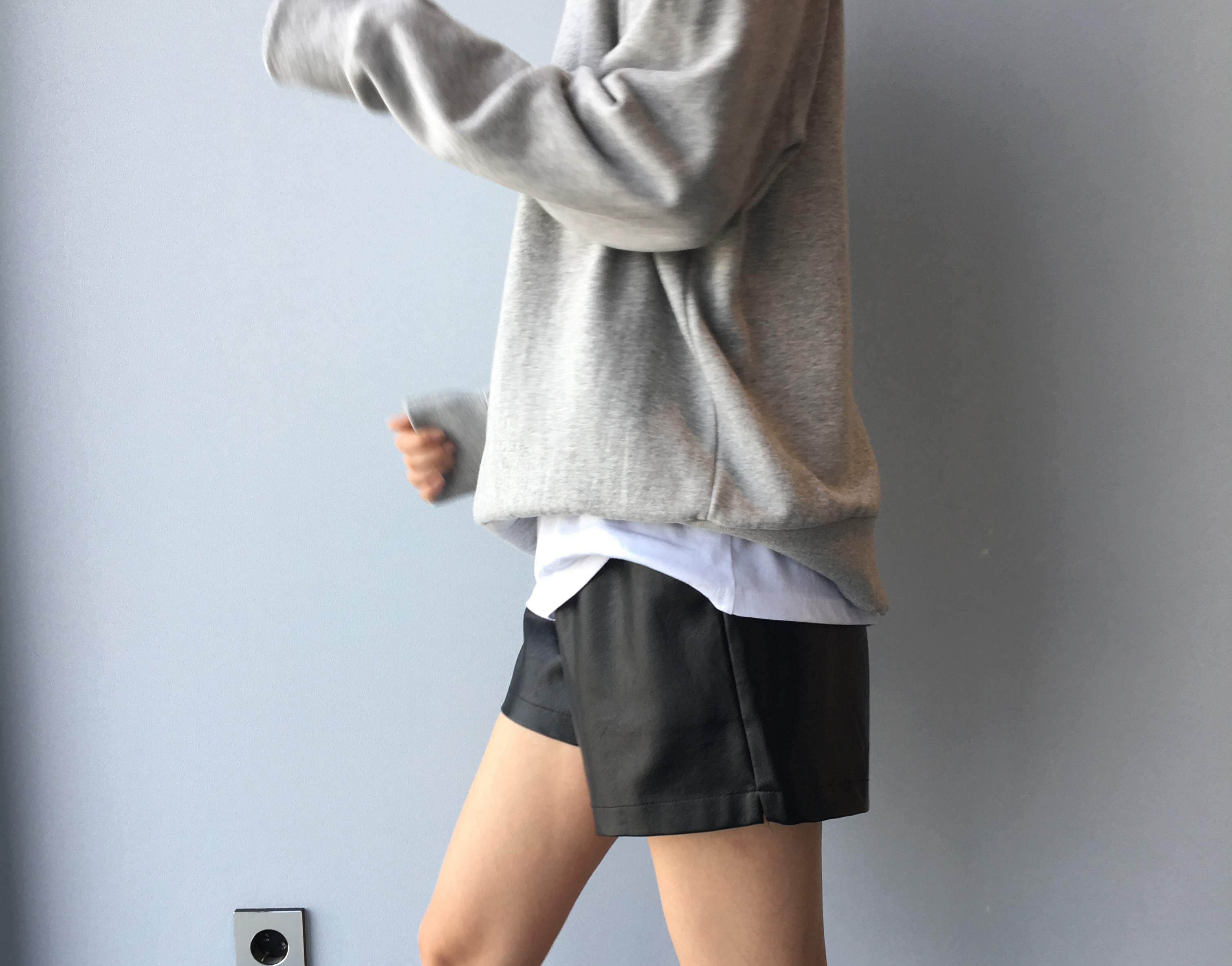 Slit Man-to-man T-shirt