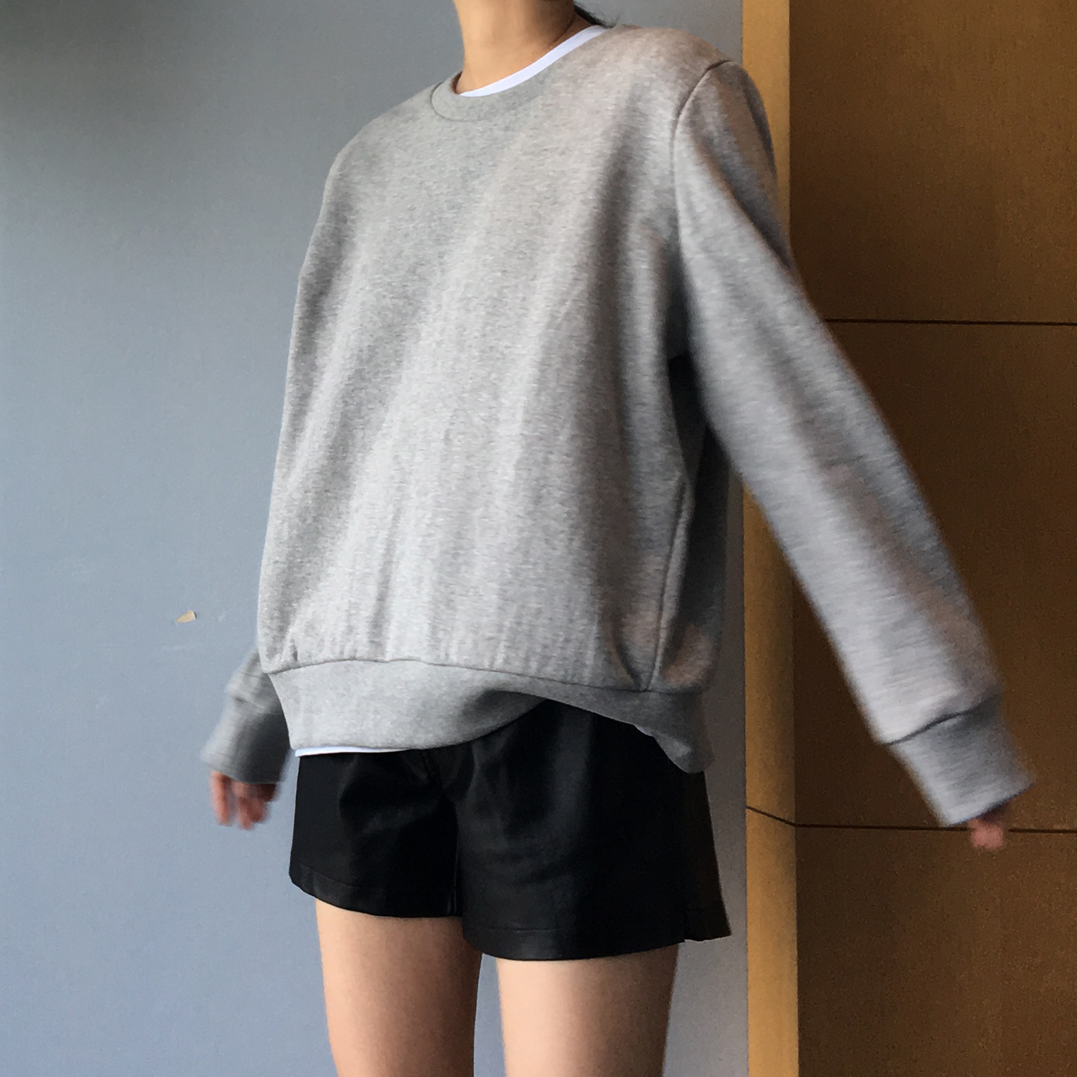 Slit Man-to-man T-shirt