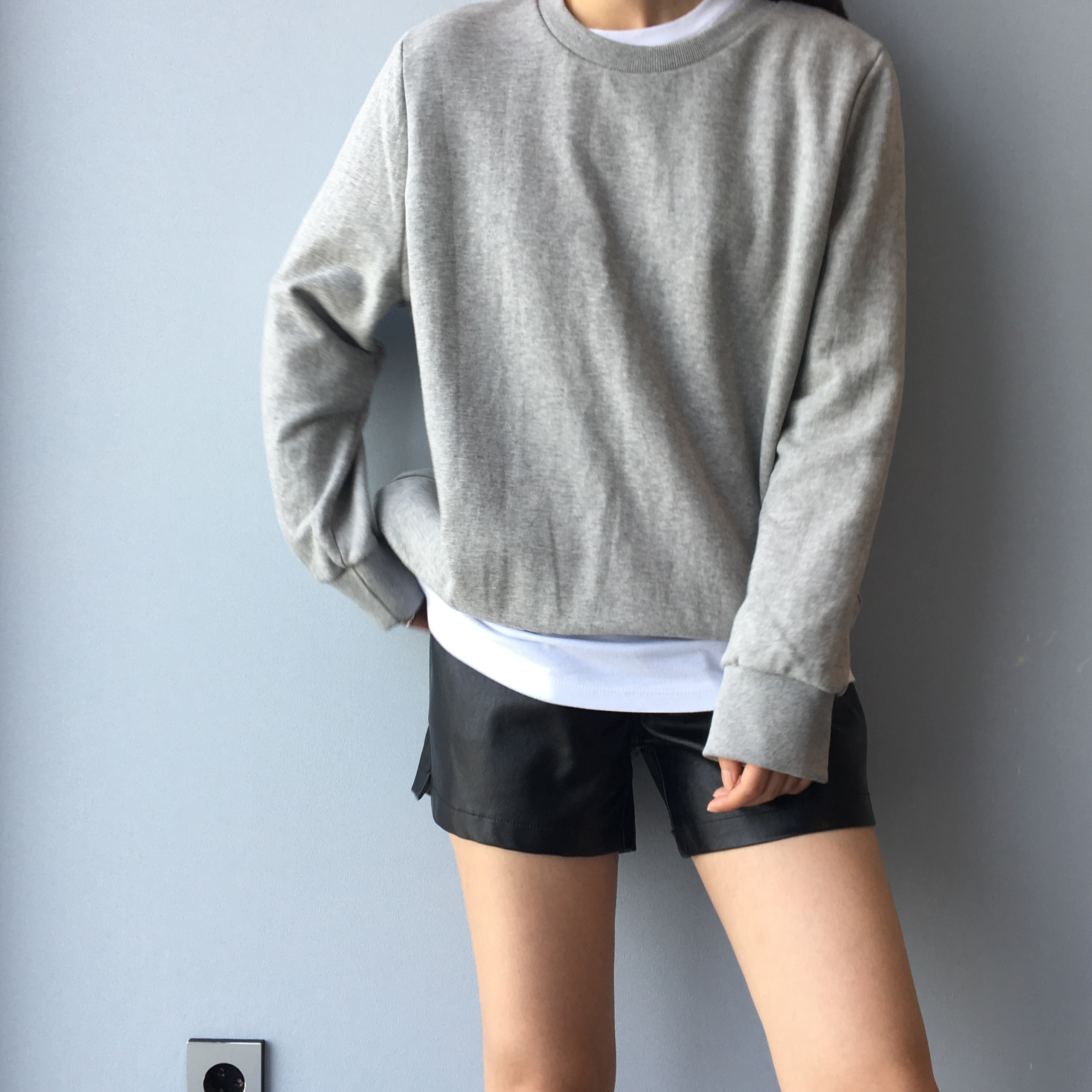 Slit Man-to-man T-shirt