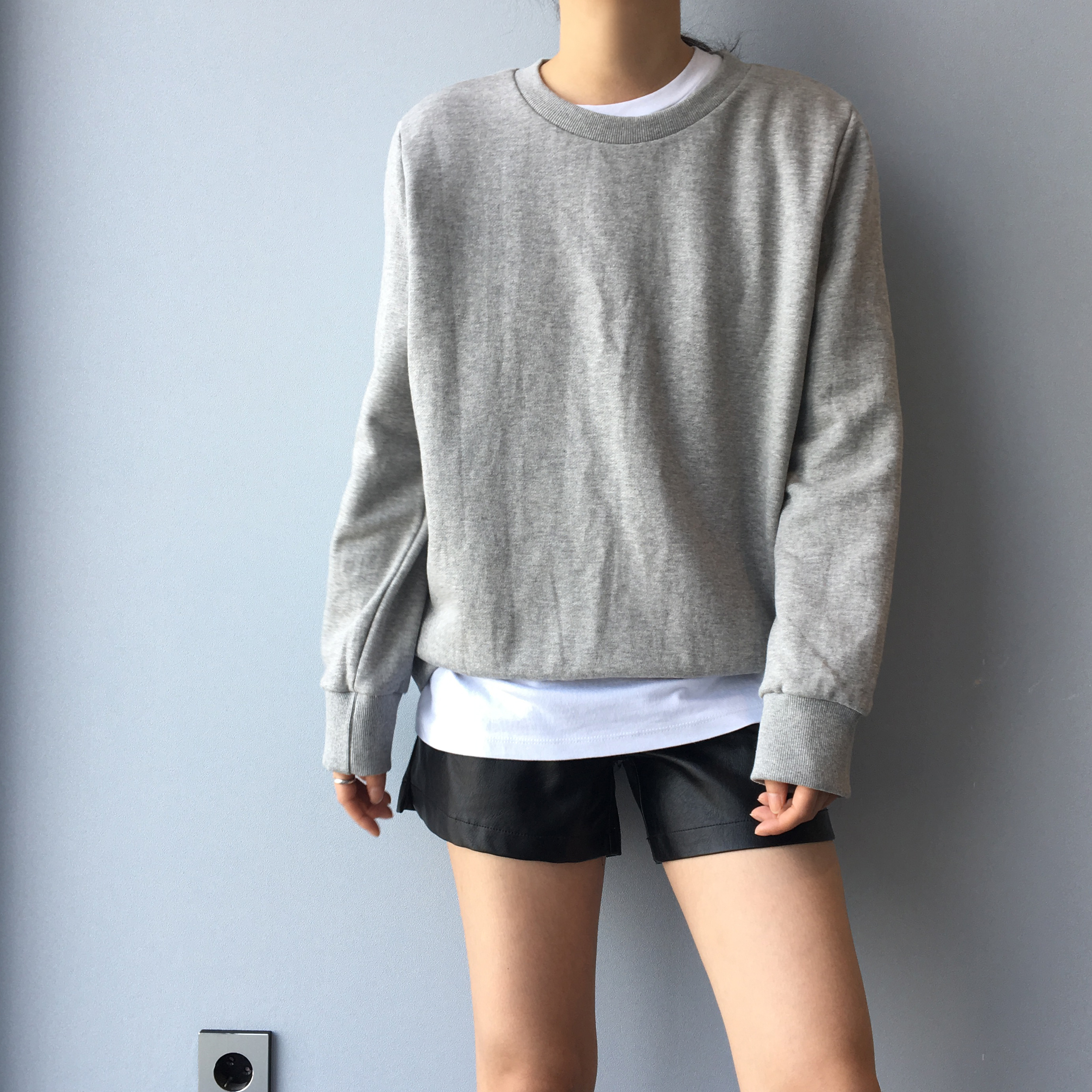 Slit Man-to-man T-shirt