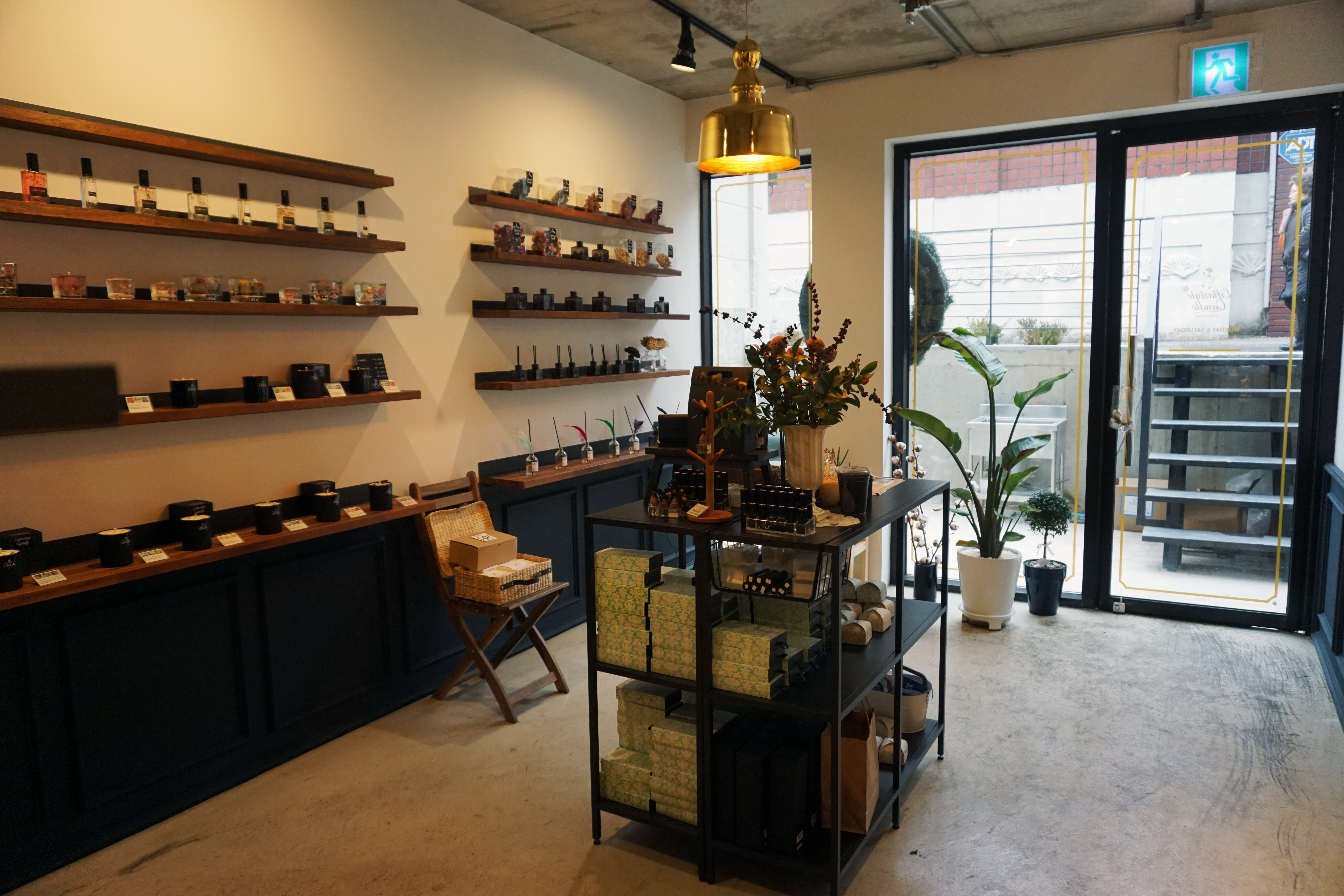 NEW CANDLE The elegance of the crystal container a