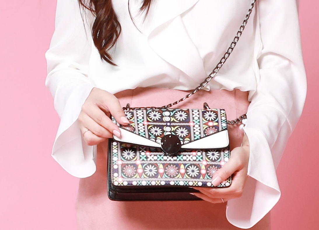 New CLOI Arris orris point pattern mini cross back