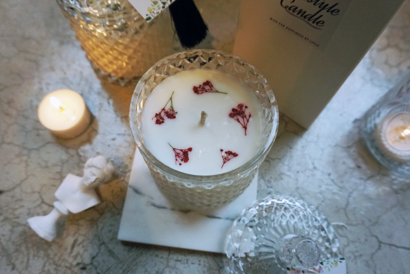 NEW CANDLE The elegance of the crystal container a