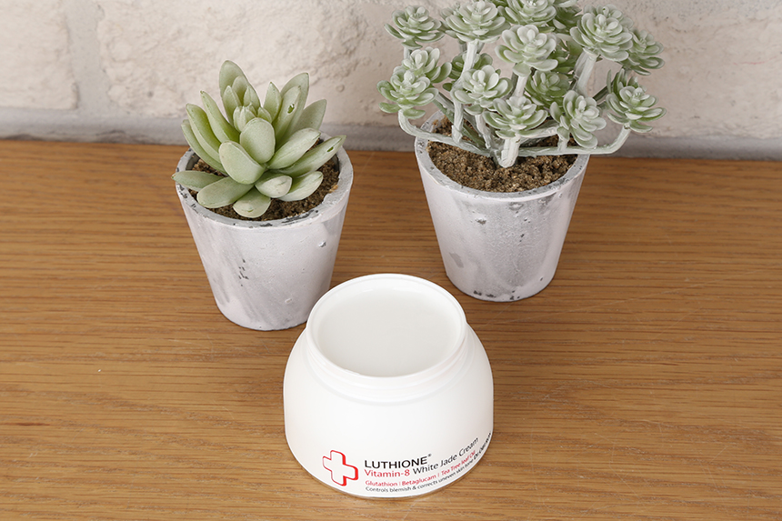 New 2017 new product Lucy on vitamin-8 white ointm