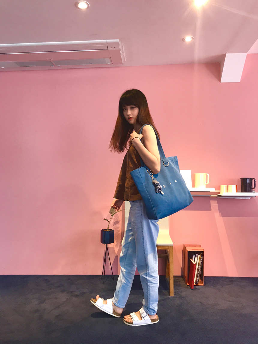 Abra Daily Canvas Echo Shoulder Bag Unique Styling