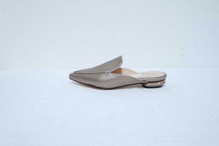 New Simple Gold Decoration Blower Autumn Statue