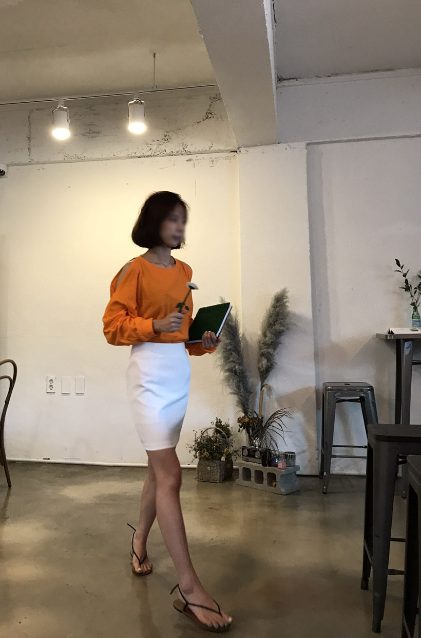 Shoulder-to-shoulder T-shirt black, orange, khaki 