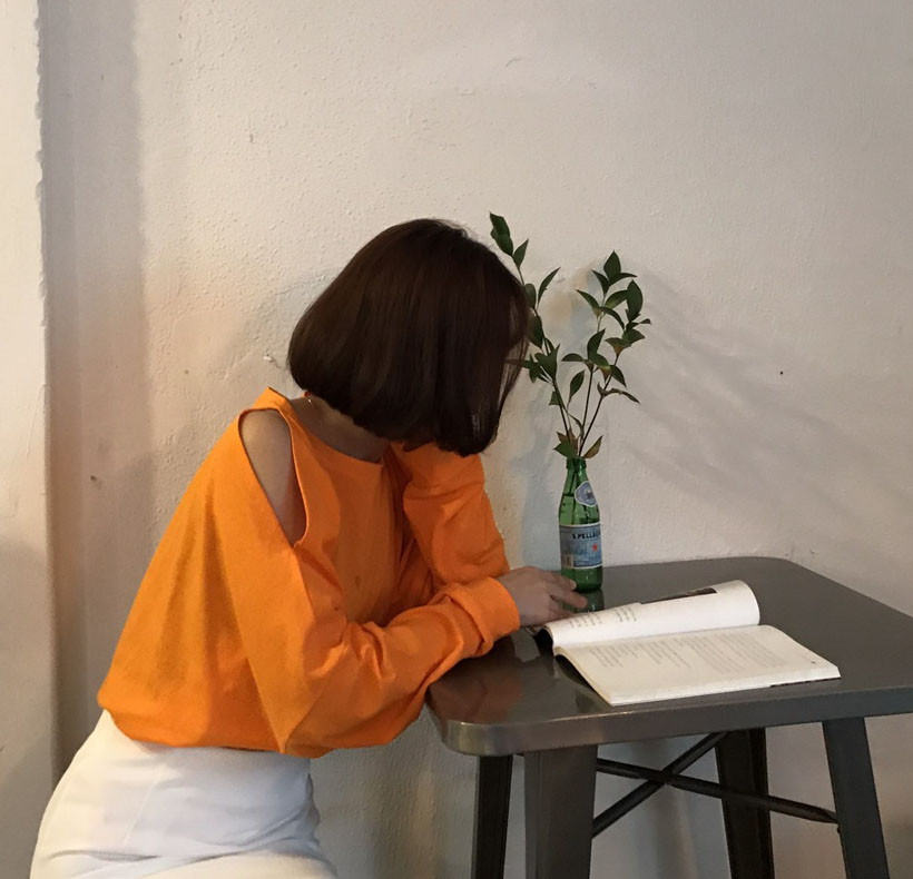 Shoulder-to-shoulder T-shirt black, orange, khaki 