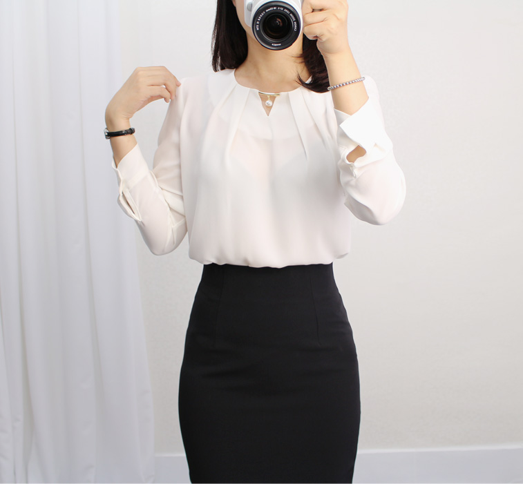 Charlotte pearl ornament round neck chiffon blouse