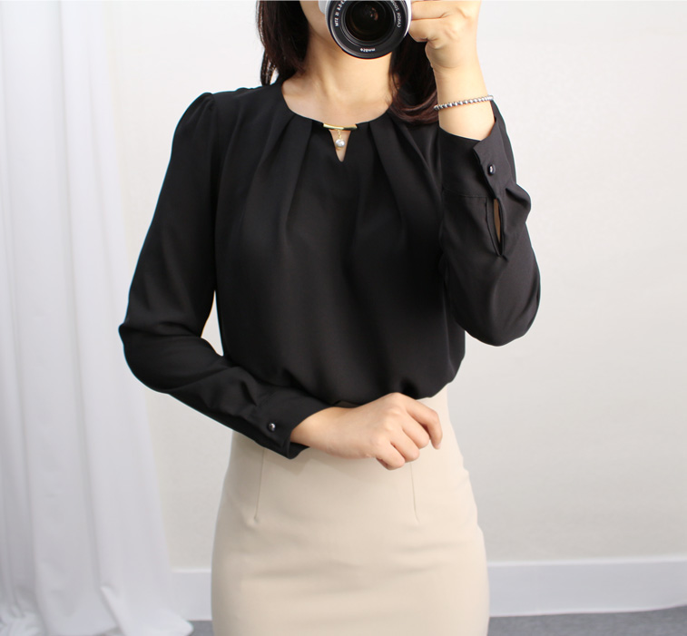 Charlotte pearl ornament round neck chiffon blouse