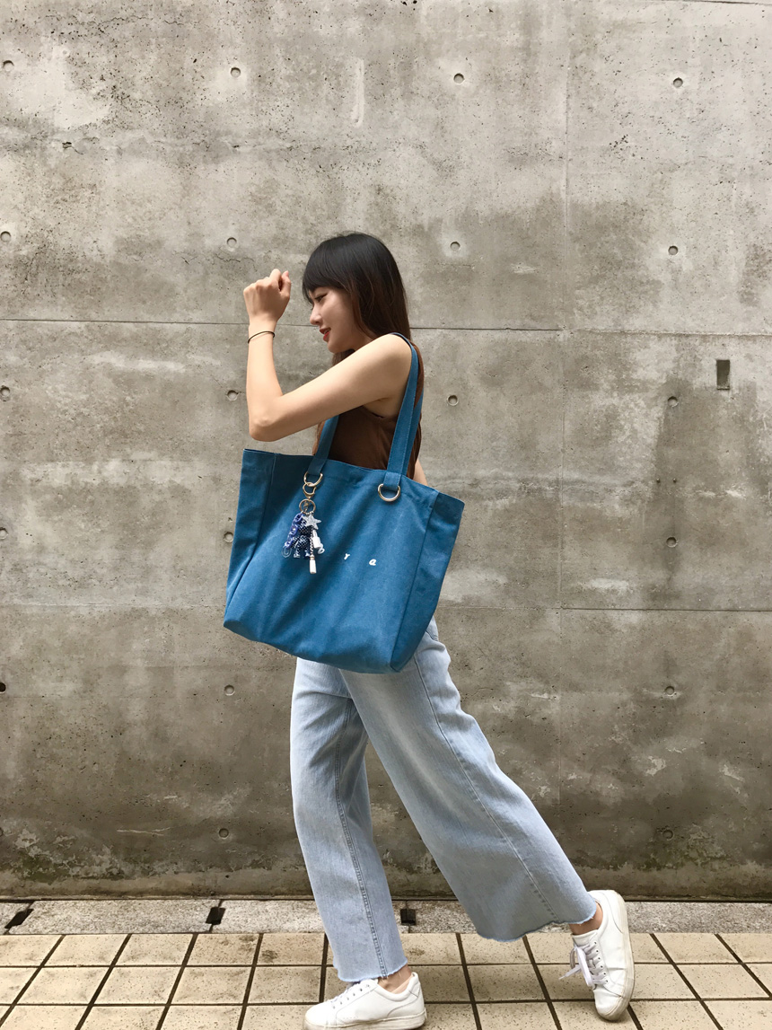 Abra Daily Canvas Echo Shoulder Bag Unique Styling