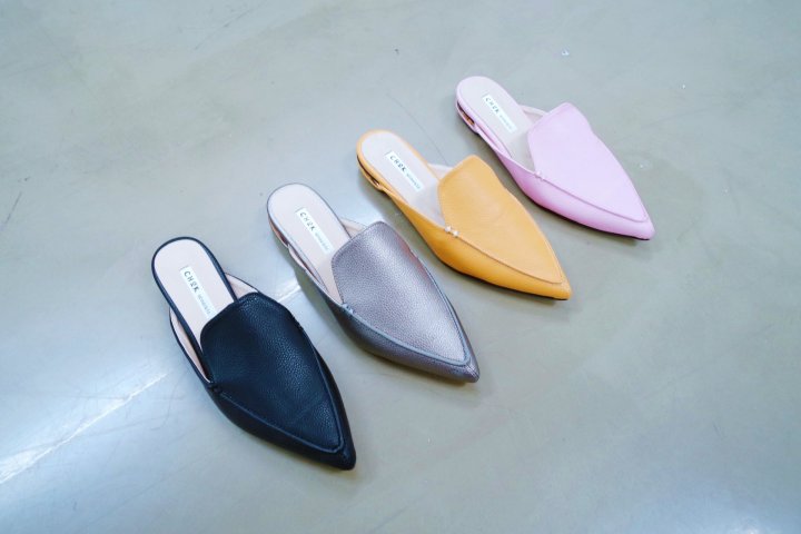 New Simple Gold Decoration Blower Autumn Statue