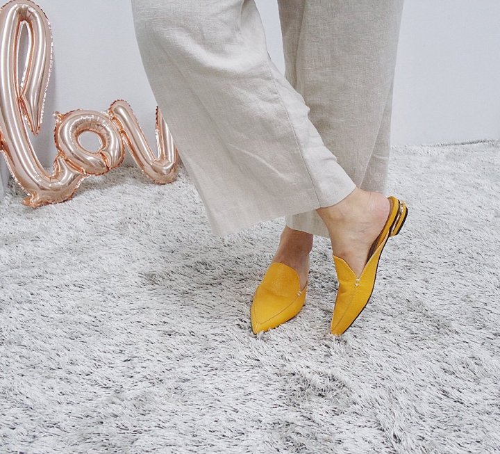 New Simple Gold Decoration Blower Autumn Statue