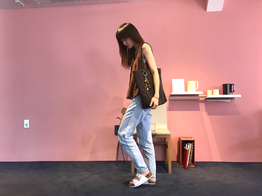 Abra Daily Canvas Echo Shoulder Bag Unique Styling