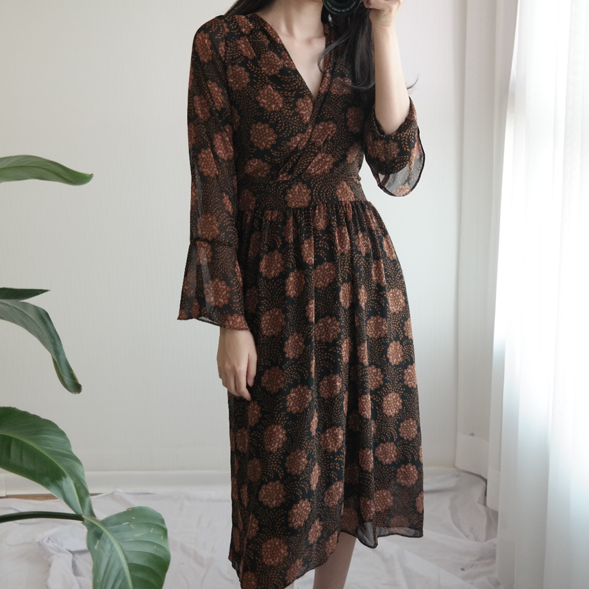 Autumn Flower Pattern Chiffon Wrap One Piece Visit